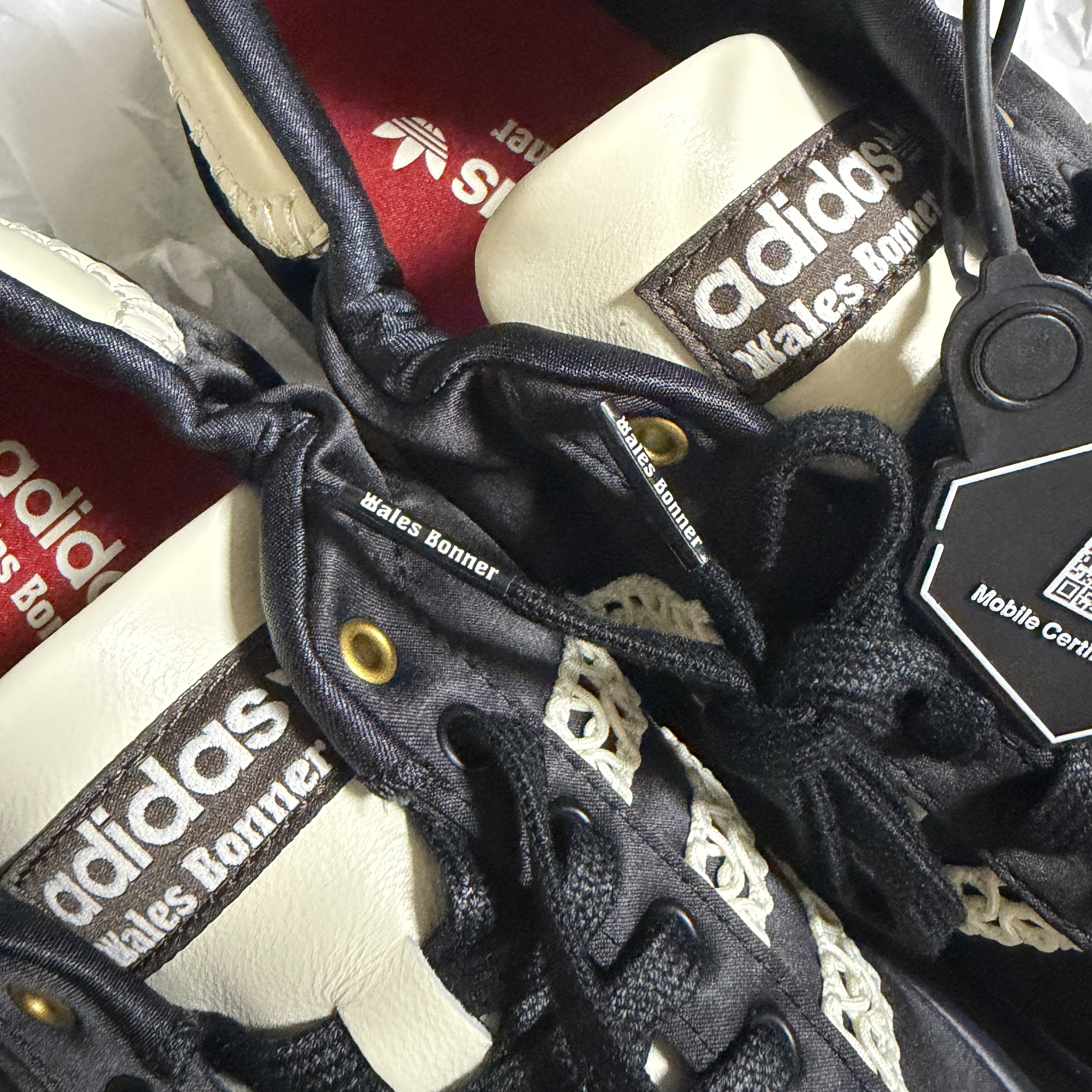 Adidas x Wales Bonner Karintha Satin Core Black Dark Brown 착용 스타일 - 2