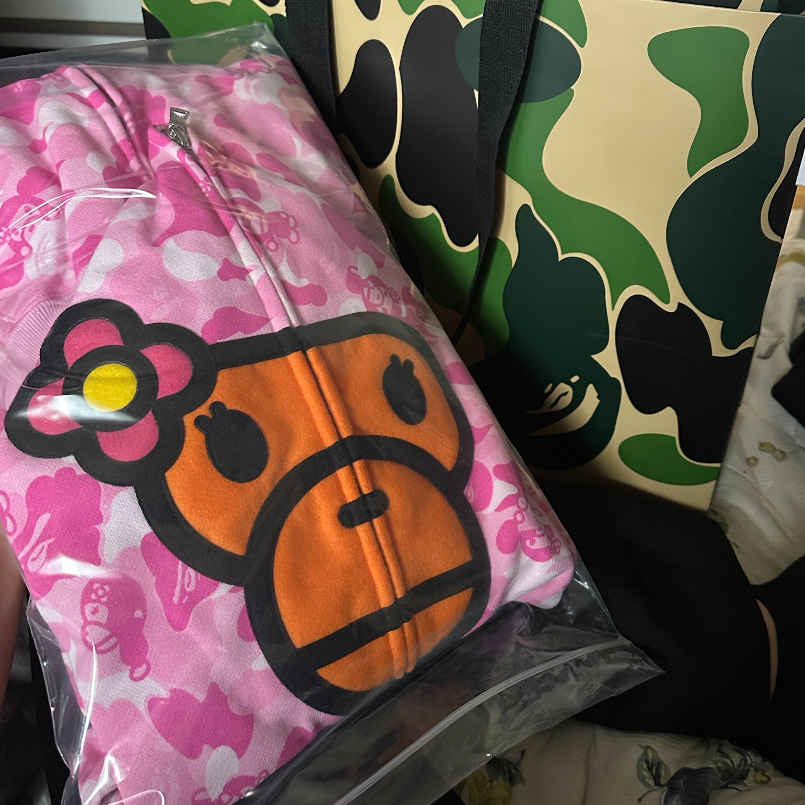 (W) BAPE Baby Lisa ABC Camo Full Zip Hoodie Pink 착용 스타일