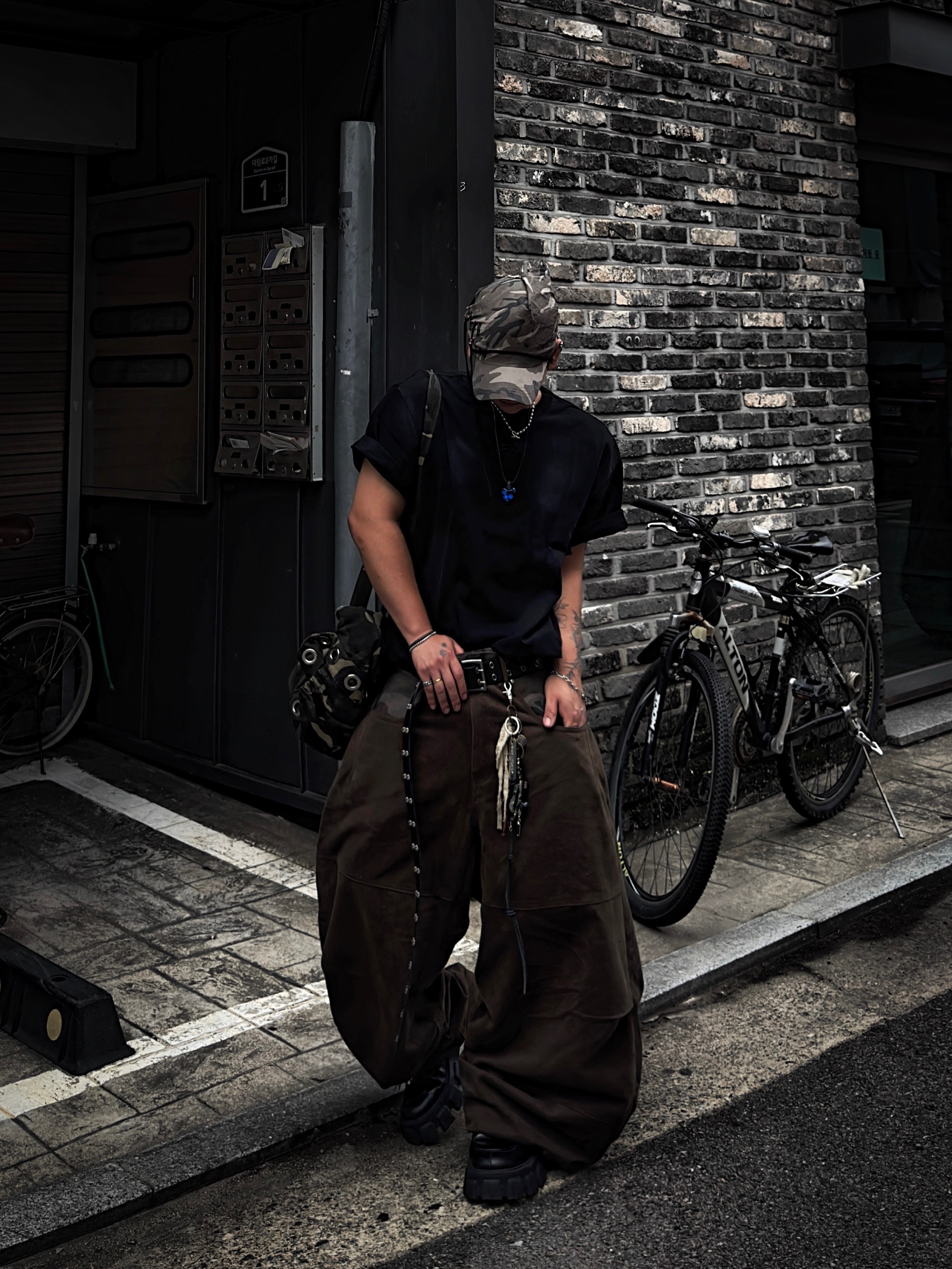 Force Sensitive FST Eyelet Studded Long Belt, Force Sensitive Fs Logo Shoulder Washing T-Shirt Black 착용 스타일 - 1