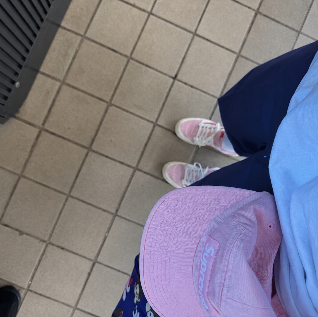 Jordan 1 x Travis Scott Retro Low OG SP Sail Tropical Pink, Supreme Washed Chino Twill Camp Cap Pink - 25FW 착용 스타일