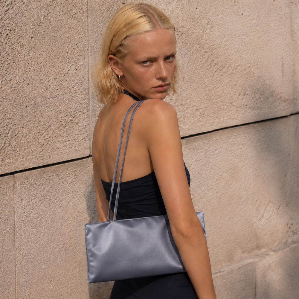 하아카아이브 실키 이스트 숄더백 더스티 블루(Hah Archiv Silky East Shoulder Bag Dusty Blue) - 2