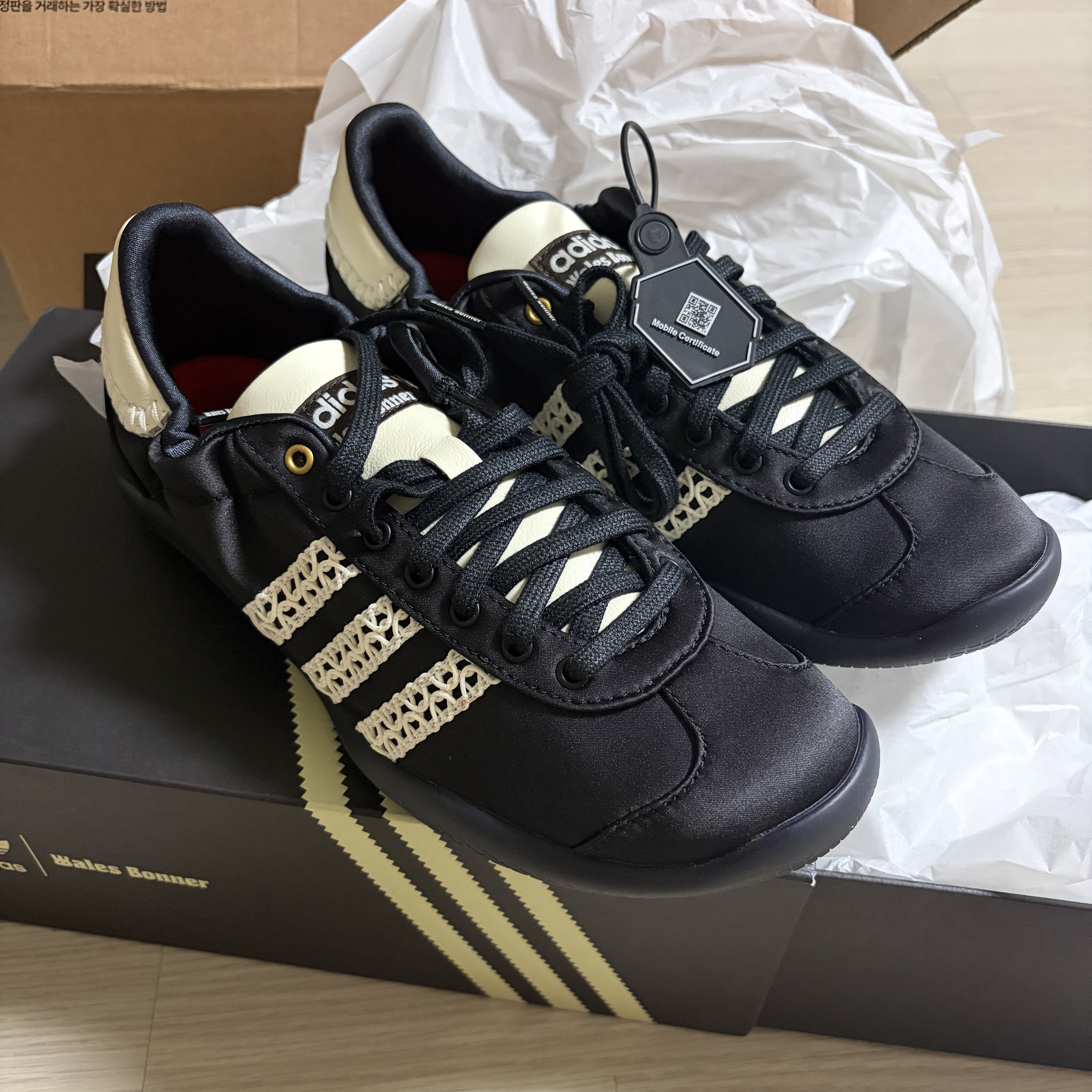 Adidas x Wales Bonner Karintha Satin Core Black Dark Brown 착용 스타일 - 1
