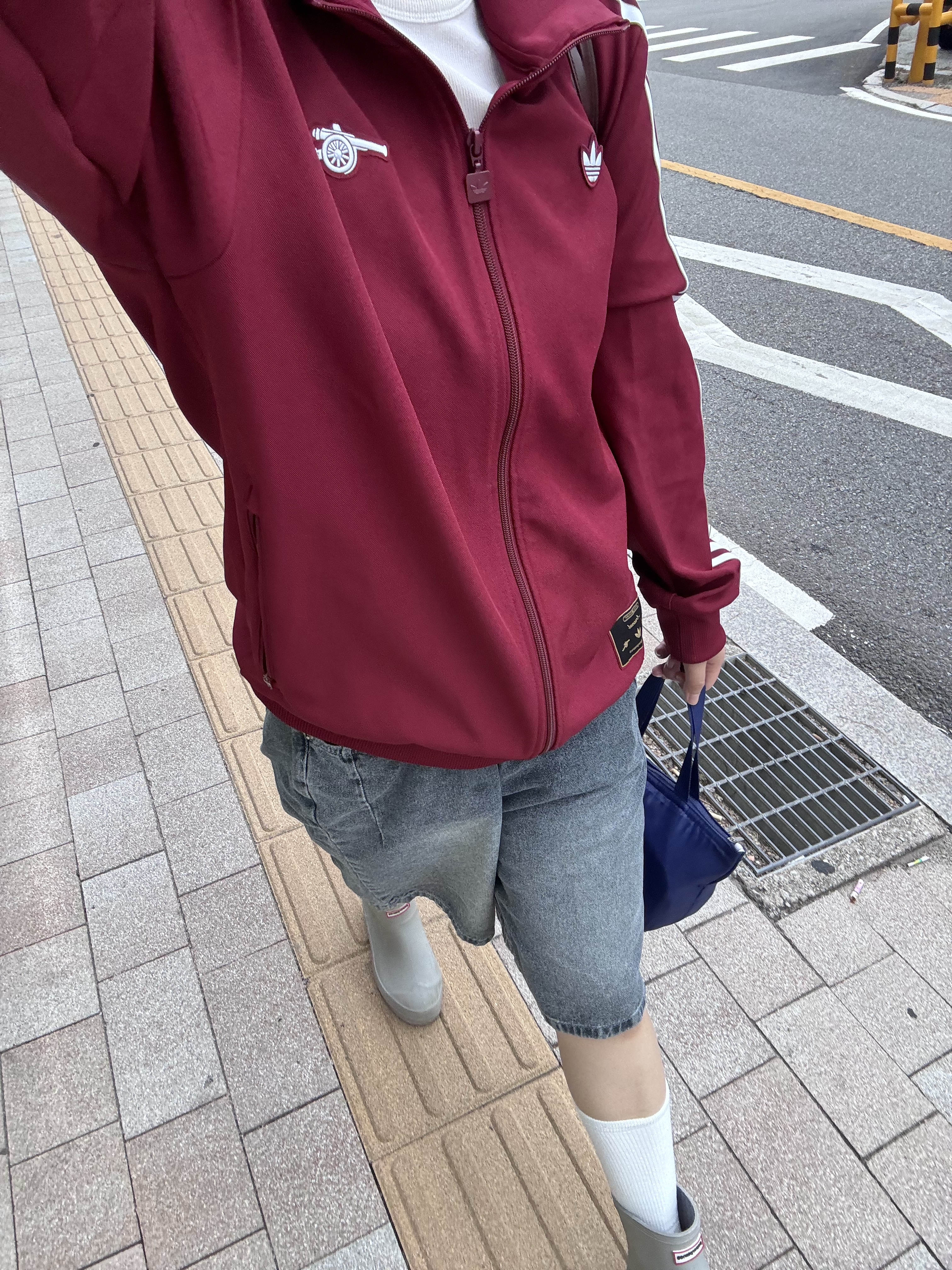 Adidas Arsenal Terrace Icon Track Top Team Coll Burgundy 2 - US Sizing 착용 스타일 - 3
