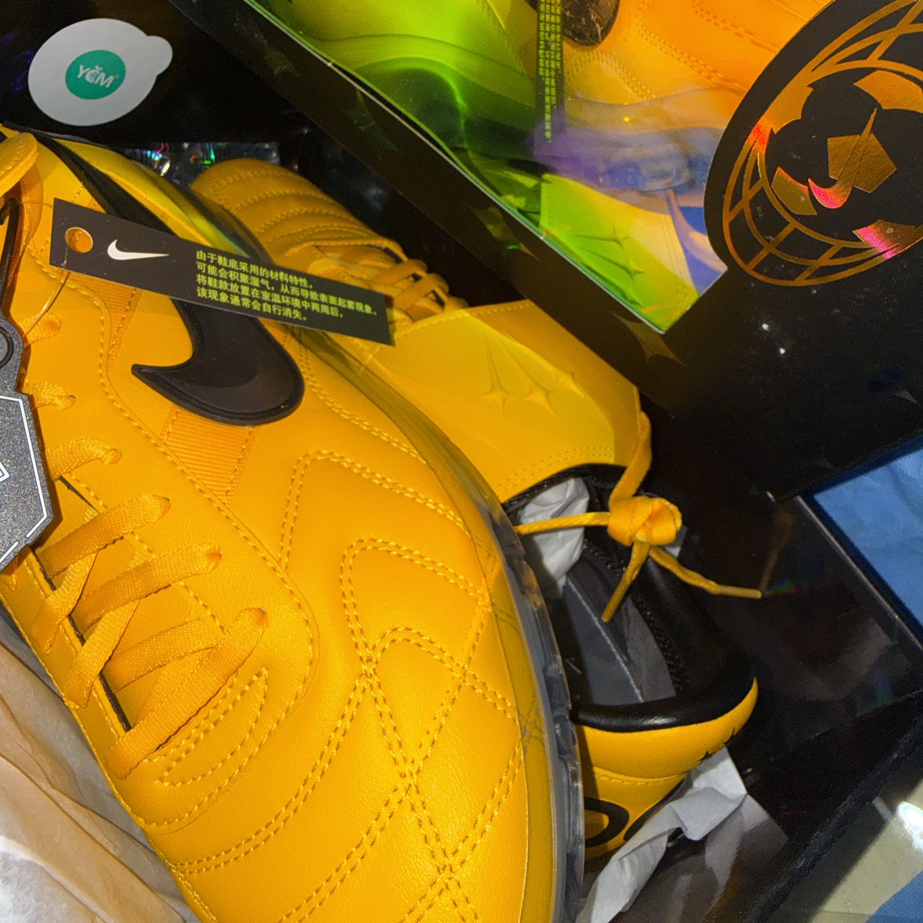 Nike x Drake Nocta Cryoshot Tiempo ’94 University Gold and White 착용 스타일 - 1