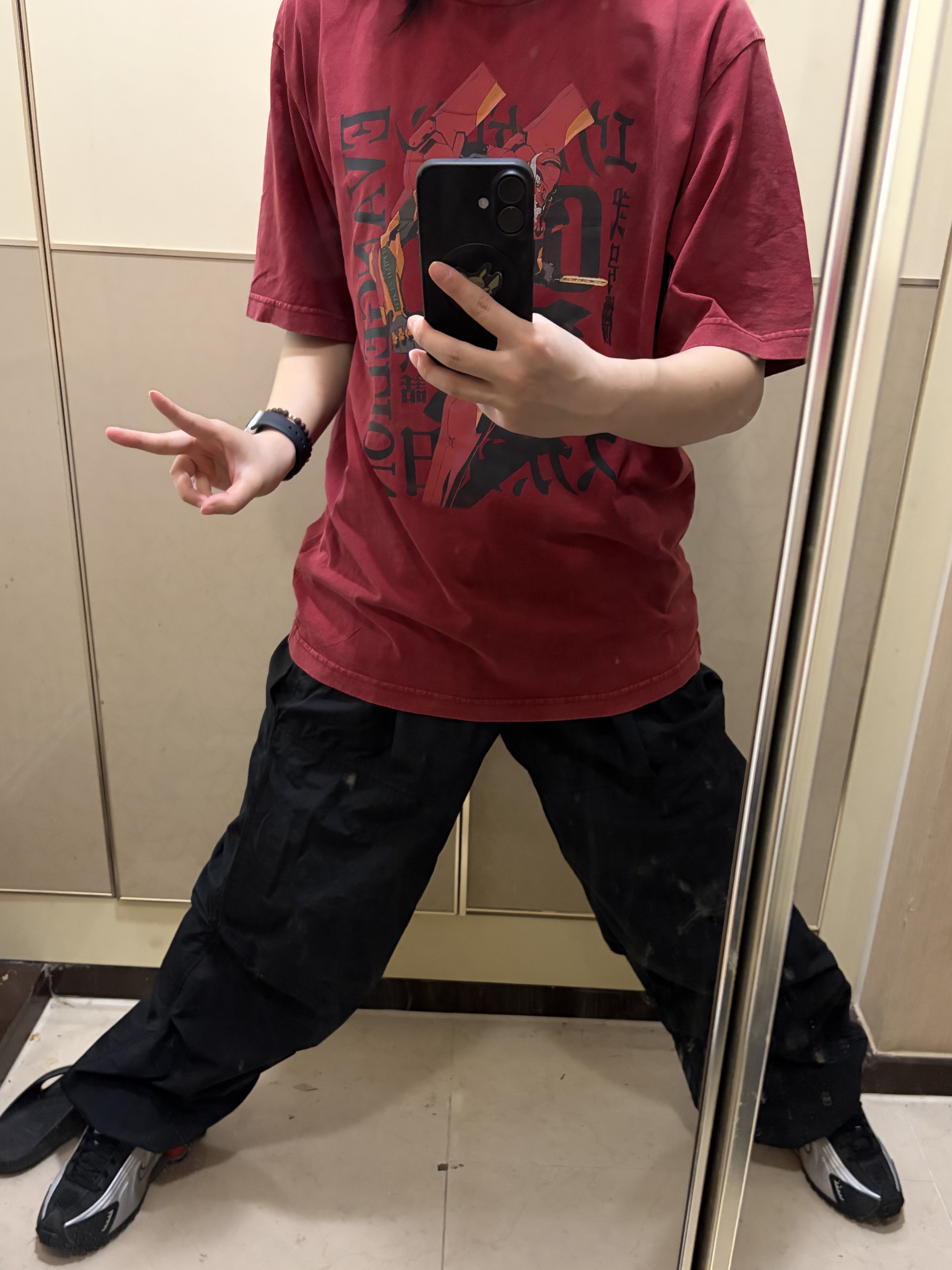 GU x Evangelion Washed Graphic T-Shirt Red 착용 스타일