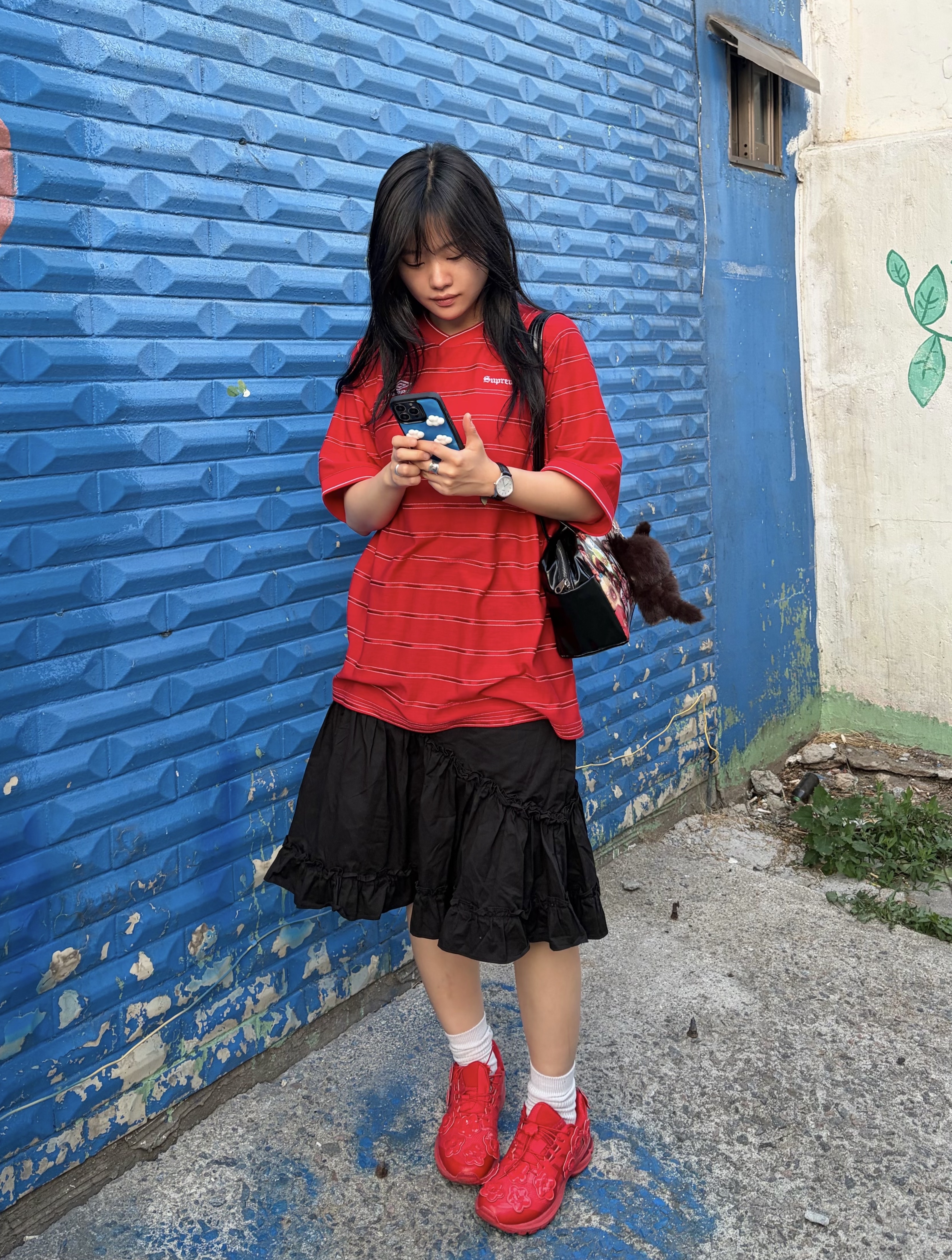 Asics x Cecilie Bahnsen Gel-Terrain Red, JOSEPH&STACEY JAS Box Bag Team Monchhichi Black 착용 스타일