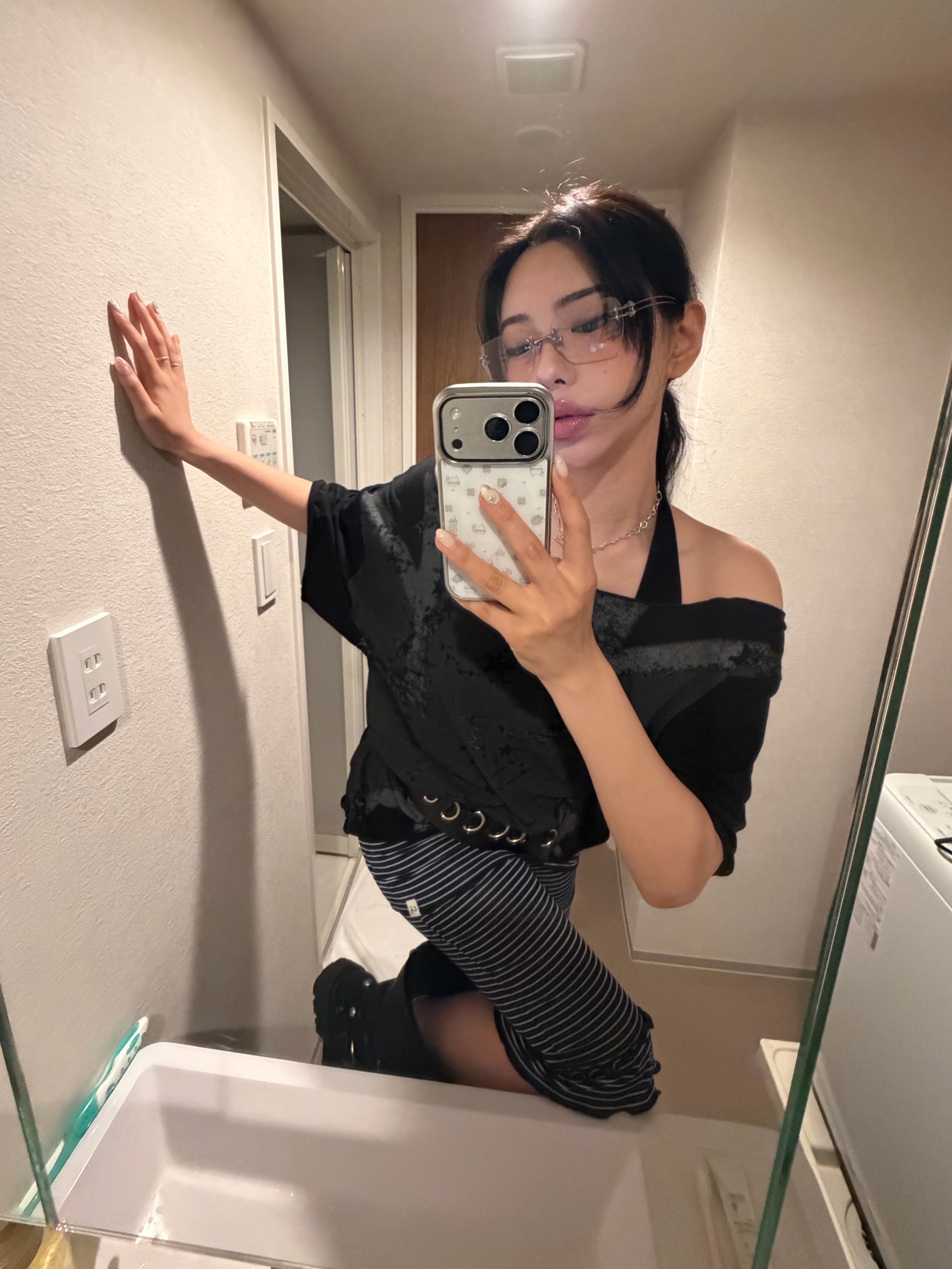 MILLO WOMEN Buckle Chain Leather Belt Black, UGLYSHADOW Frill Capri Skirt Pants(St Navy) 착용 스타일 - 1