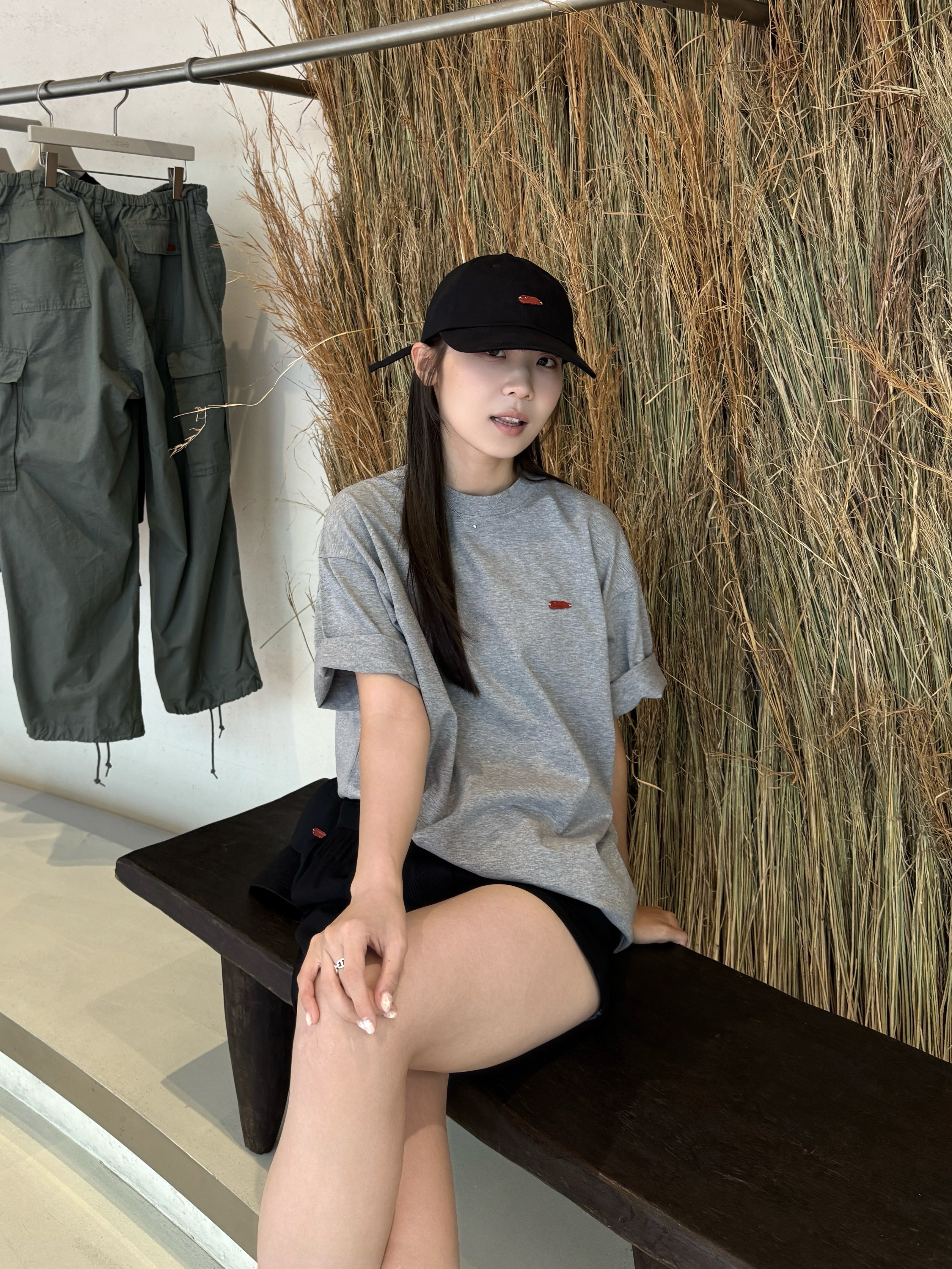 AKRYL Jersey Tee Grey - 26FW, AKRYL Icon Cap Black - 26FW 착용 스타일 - 2