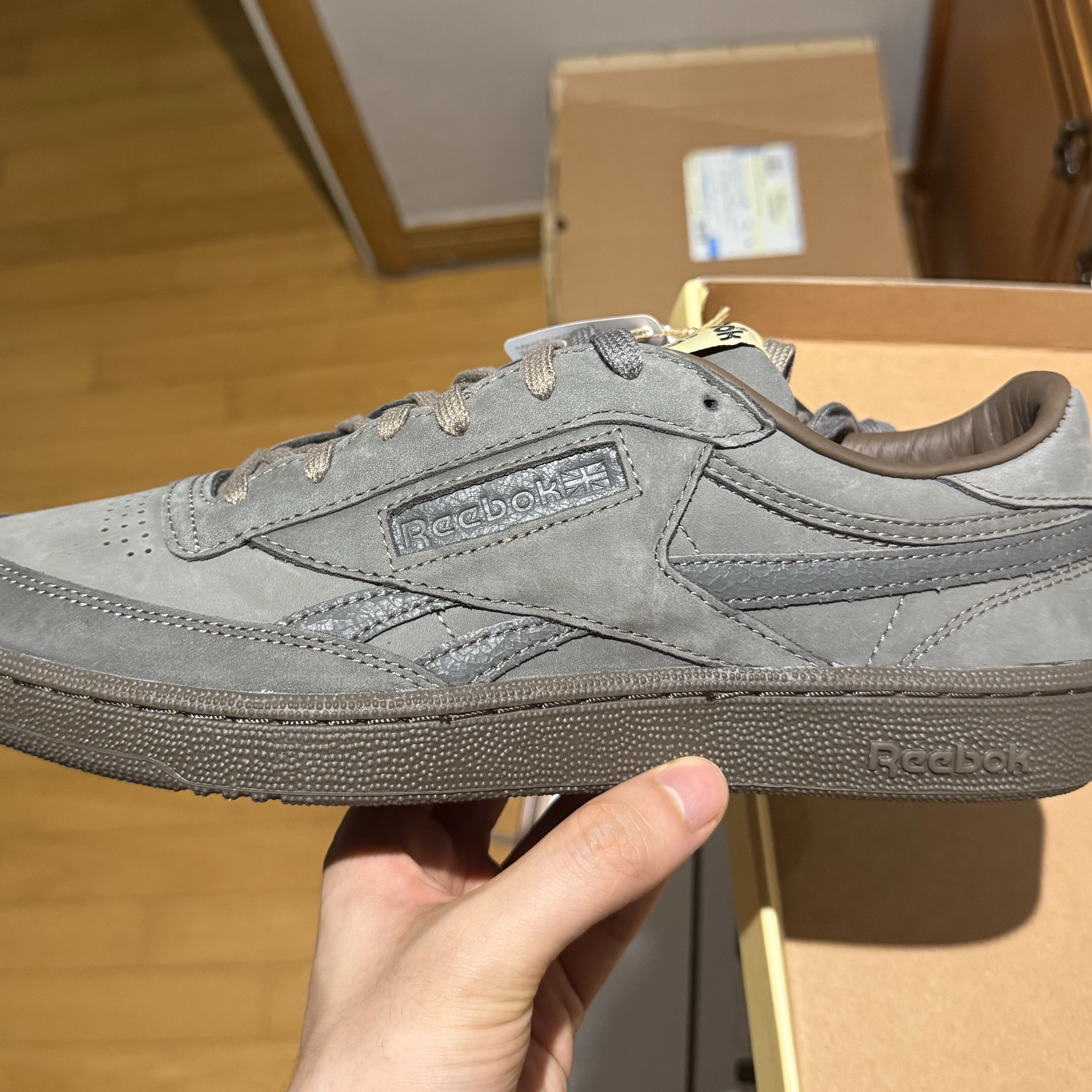 Reebok x Khakis Club C Revenge Khaki 착용 스타일