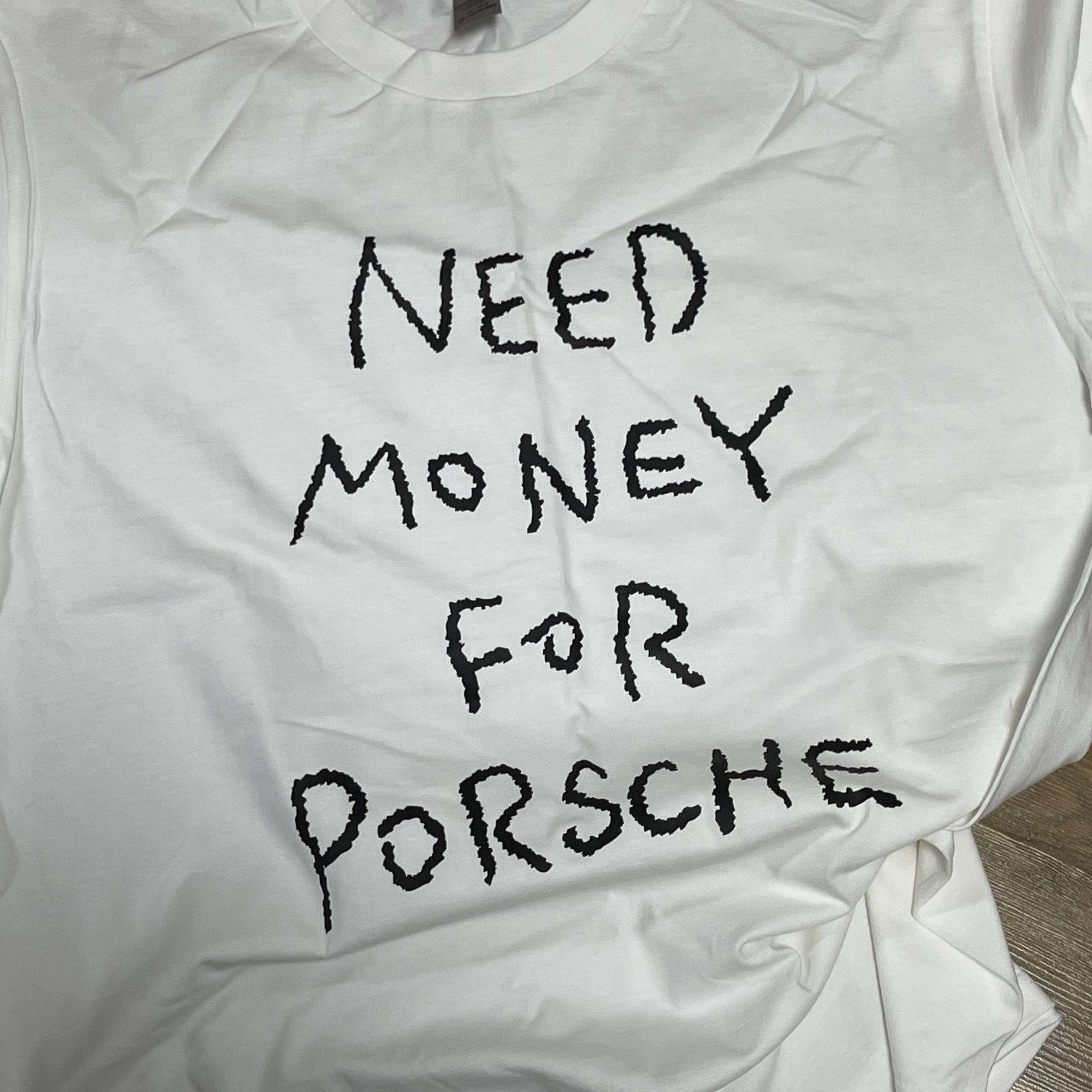 GILDAN X Vintage Collection NEED MONEY FOR PORSHCE T-Shirt (2 Color) 착용 스타일