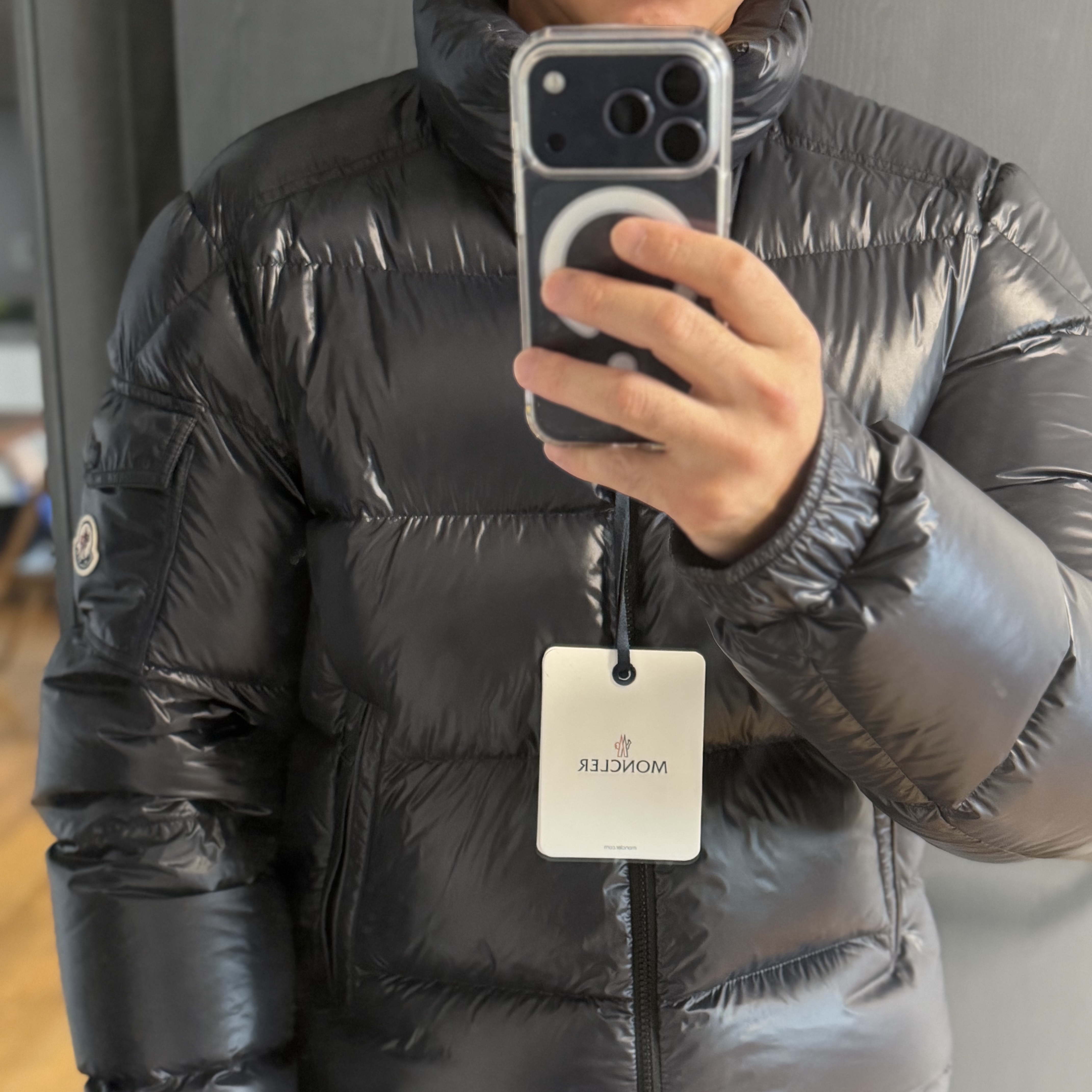 Moncler Levitha Short Down Jacket Black - 25FW 착용 스타일 - 5