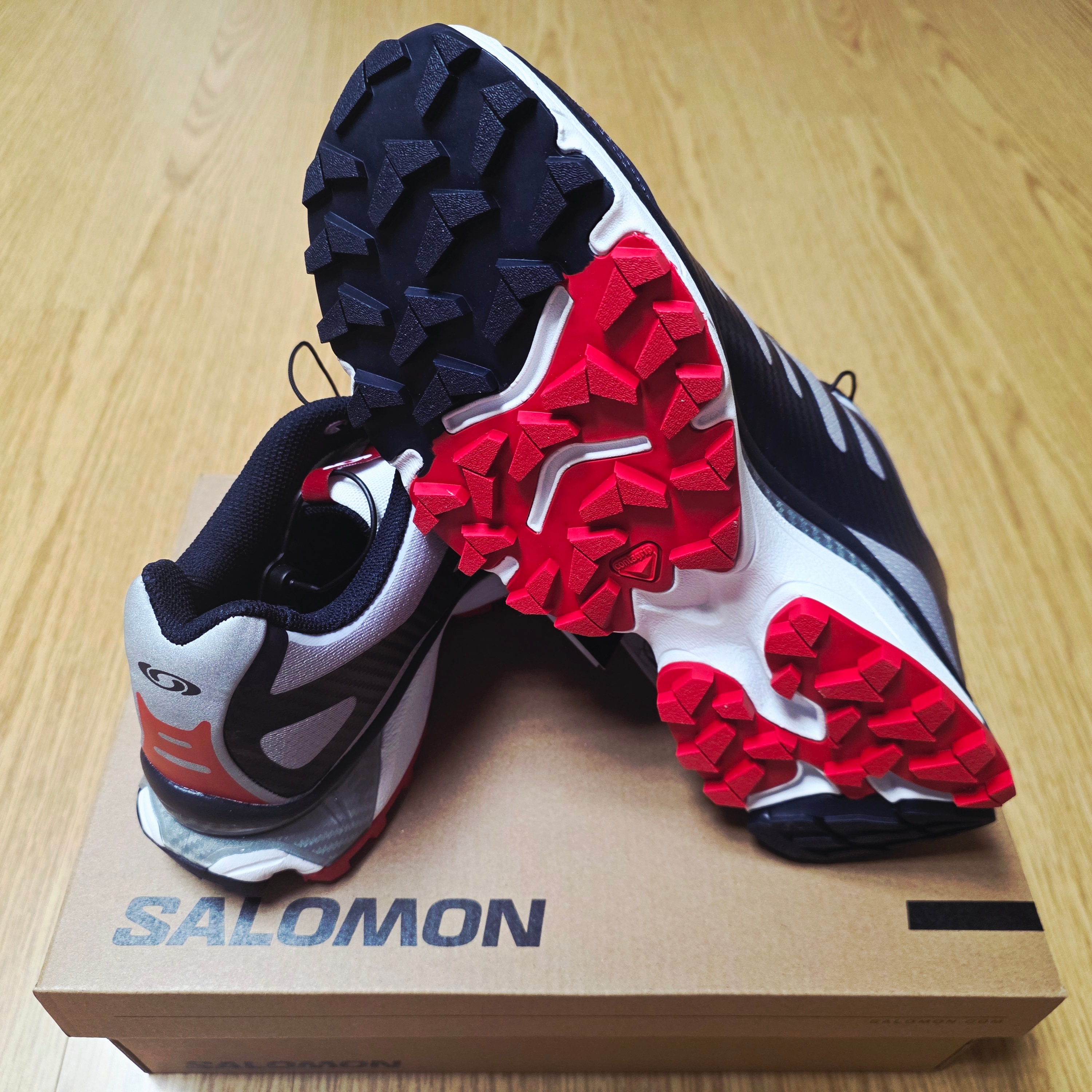 Salomon x Kasina XT-4 OG Dark Navy 착용 스타일 - 3