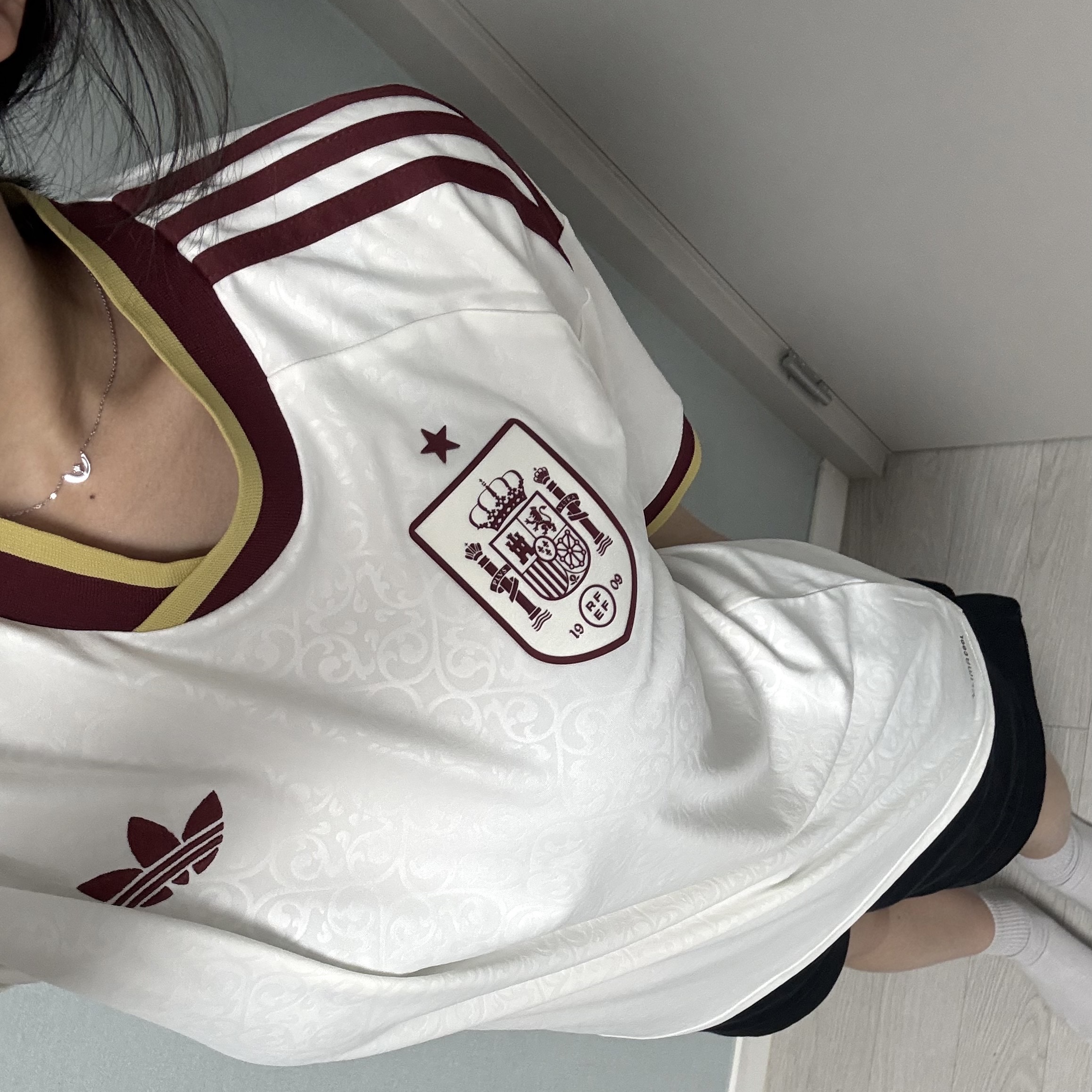 Adidas Spain 2026 Away Jersey Off White - KR Sizing (Non Marking Ver.) 착용 스타일