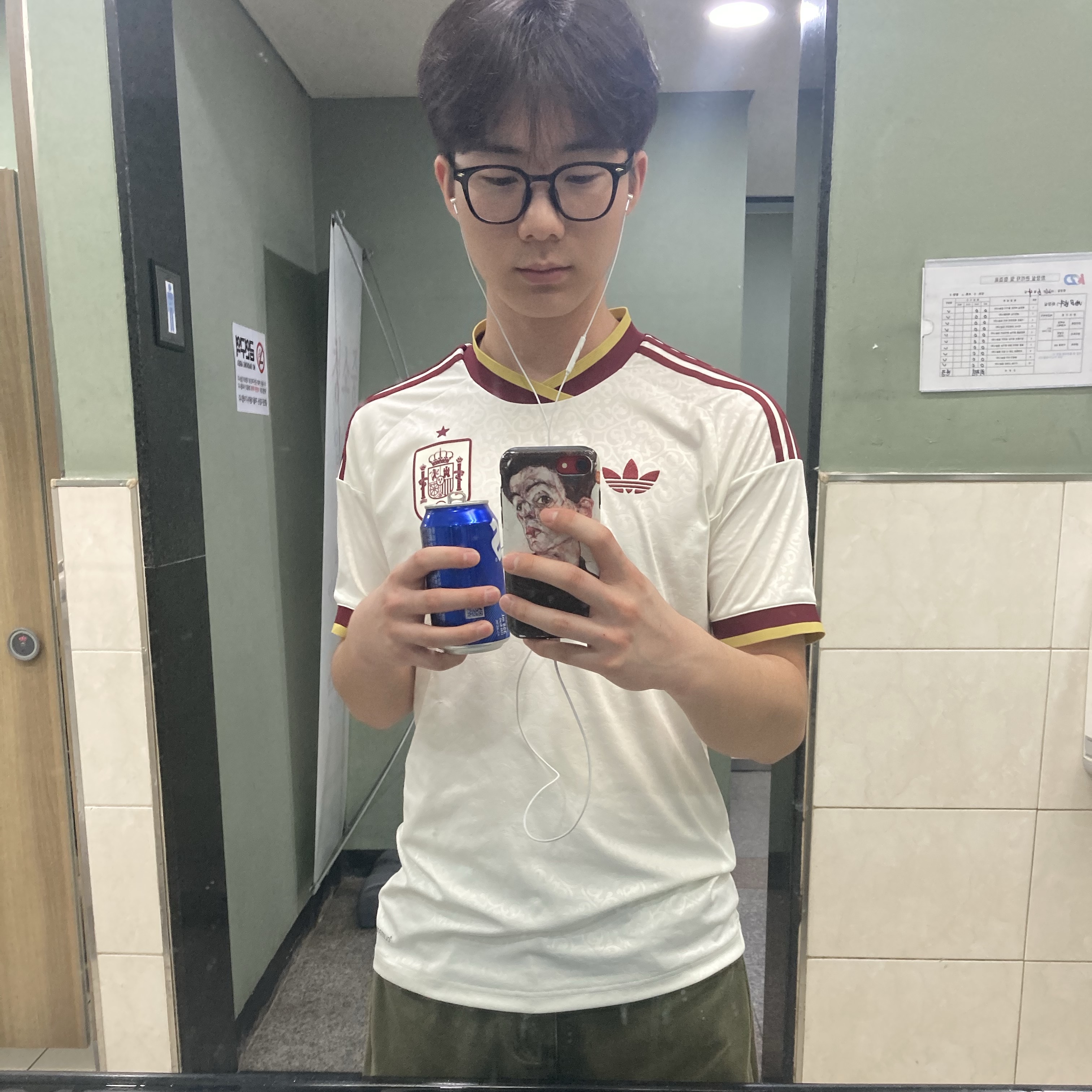 Nike Korea 2023/24 Dri-Fit Stadium Away Replica Jersey Black Pink Glow - Asia (Non Marking Ver.), Adidas Spain 2026 Away Jersey Off White - KR Sizing (Non Marking Ver.) 착용 스타일 - 3