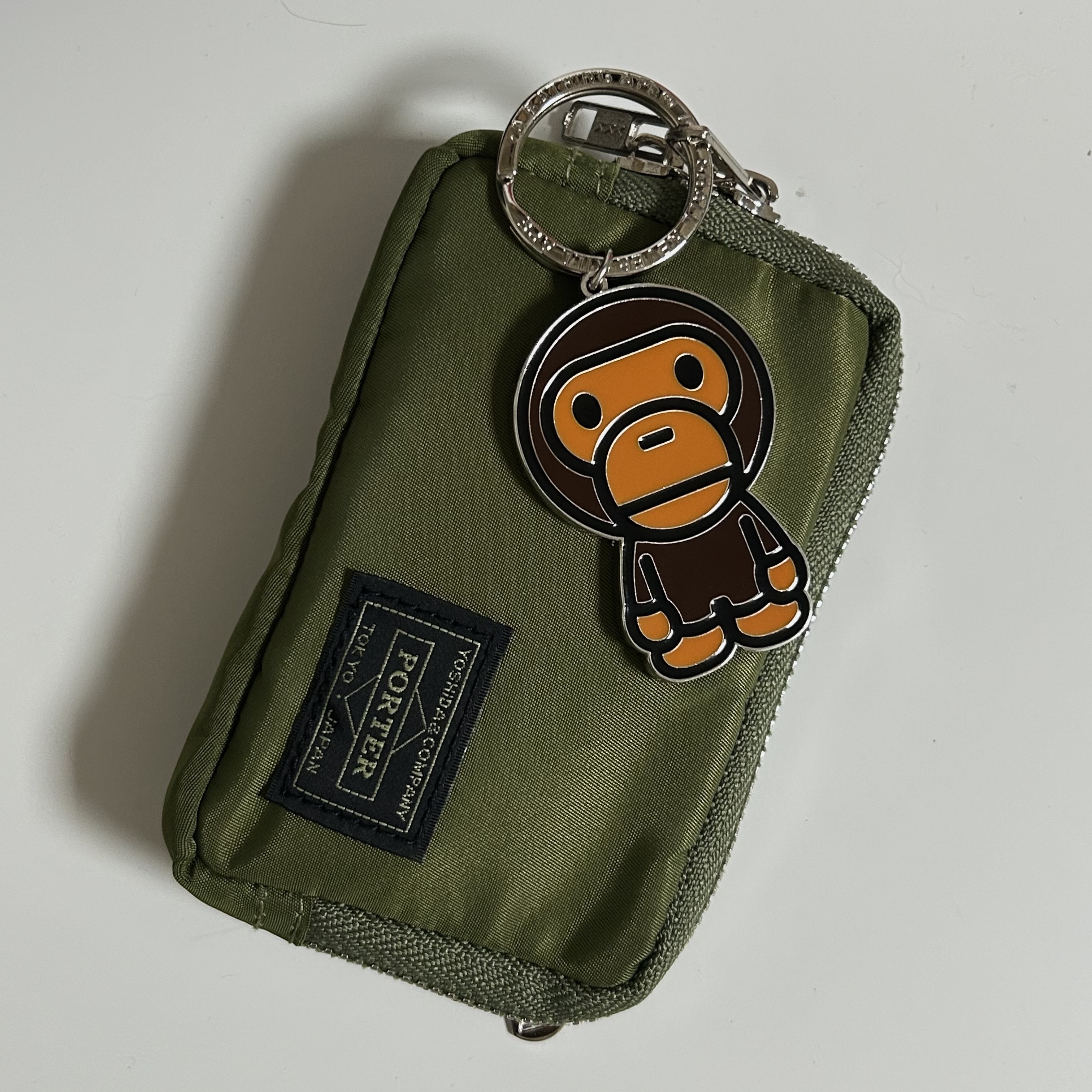BAPE Baby Milo Metal Keychain Brown 착용 스타일