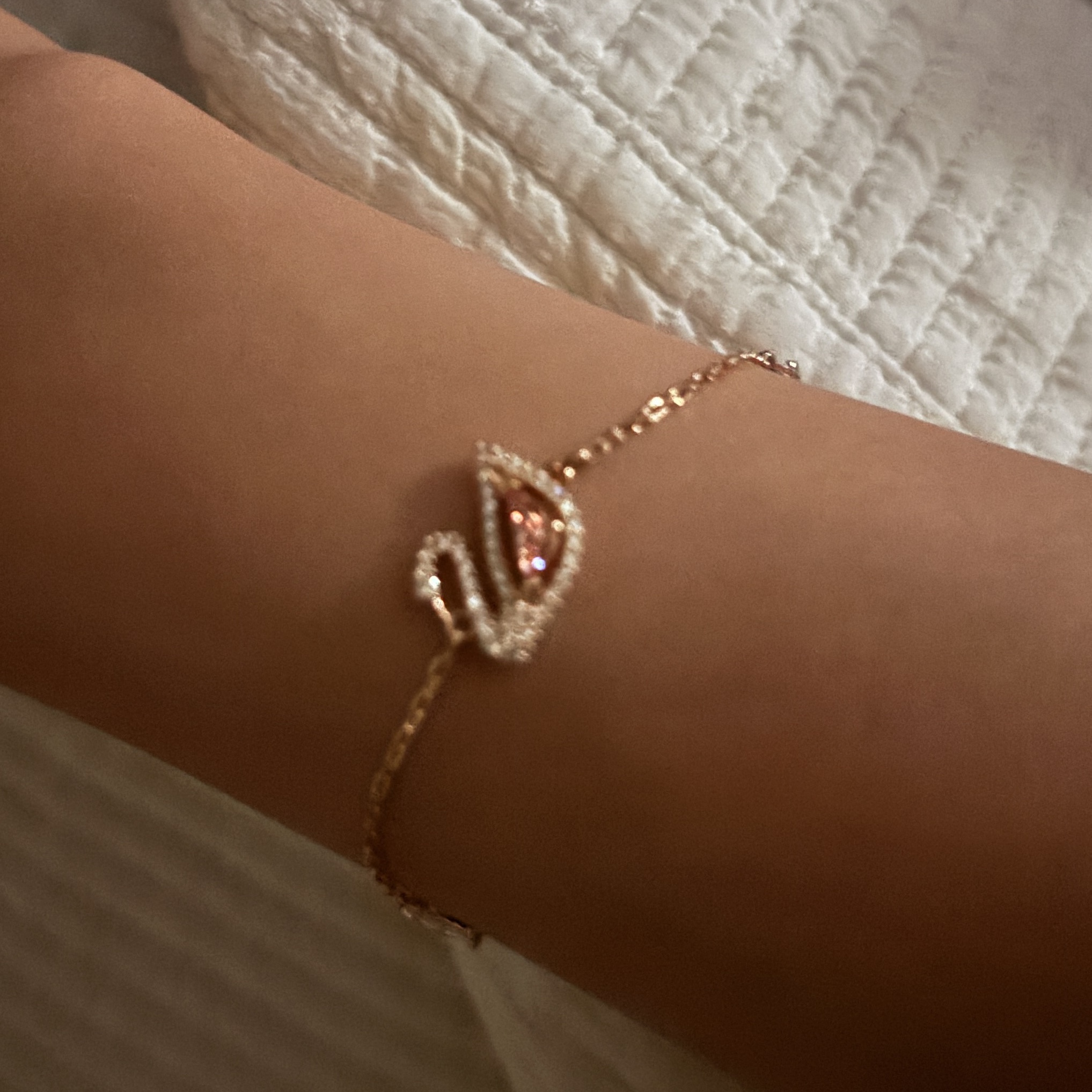(W) Swarovski Dazzling Swan Bracelet Pink Rose Gold Plated 착용 스타일