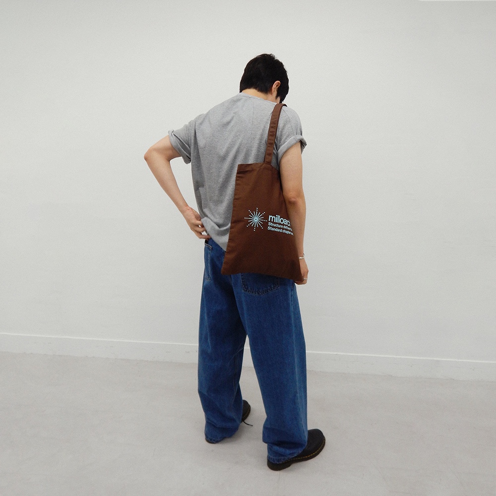 [더블적립][KREAM 단독] Millo Archive Crescendo Comfort Bag Gray, [더블적립][KREAM 단독] Millo Archive Crescendo Tote Bag Burgundy 착용 스타일 - 3
