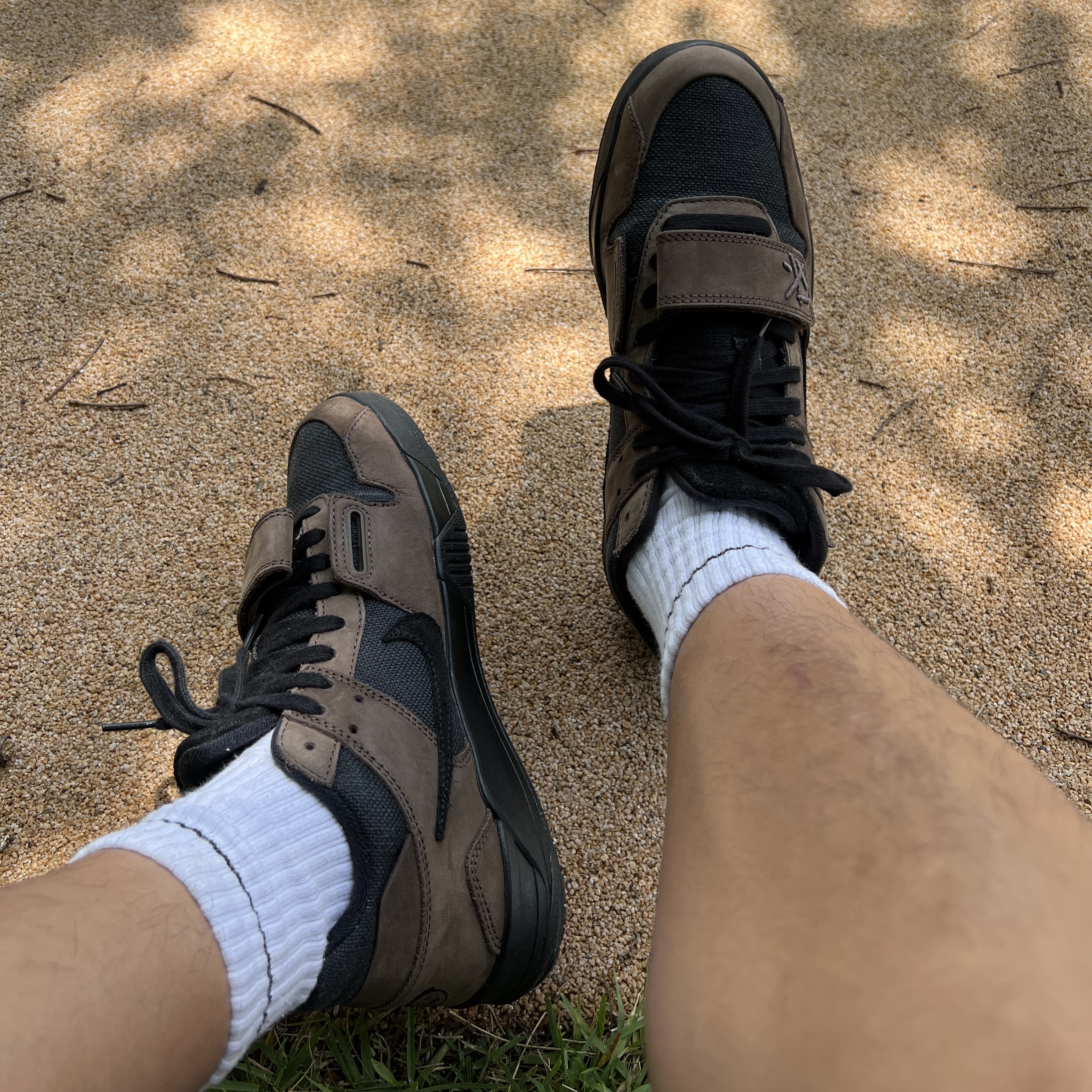 Jordan x Travis Scott Jumpman Jack TR Black and Dark Mocha 착용 스타일 - 1