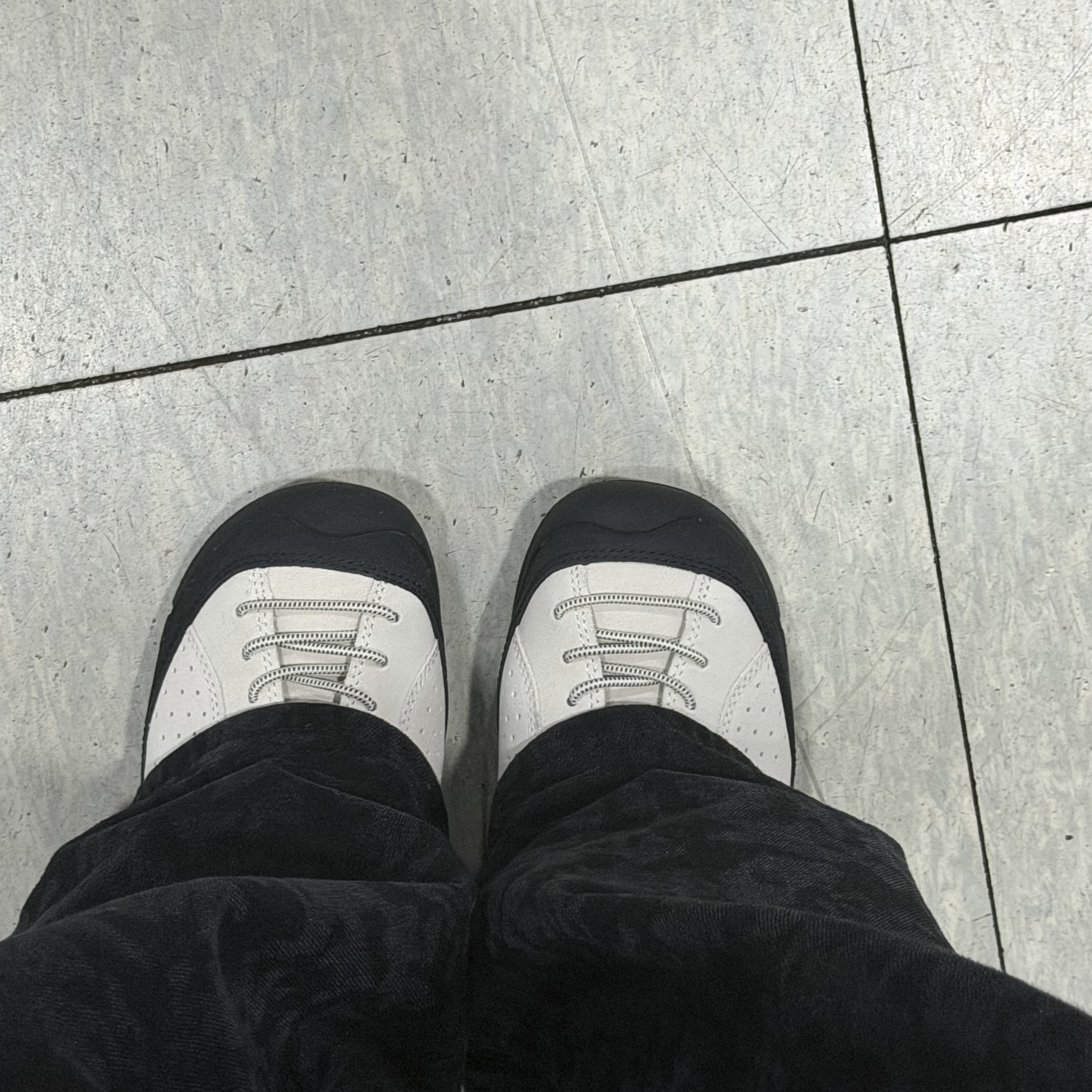 (W) Keen Jasper Rocks SP Sneaker Birch Black 착용 스타일 - 2