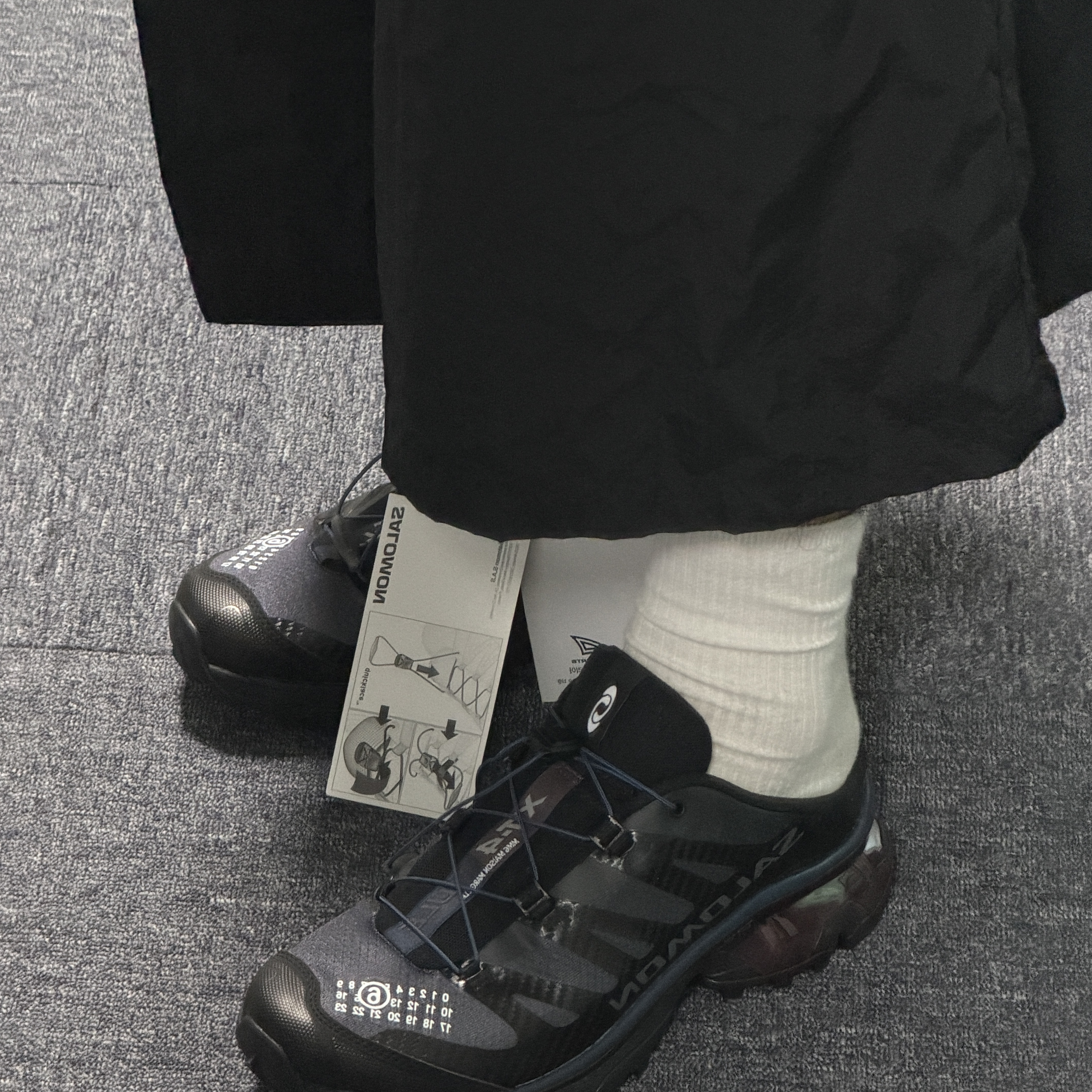 Salomon x MM6 Maison Margiela XT-4 Mule Black Nine Iron 착용 스타일 - 1