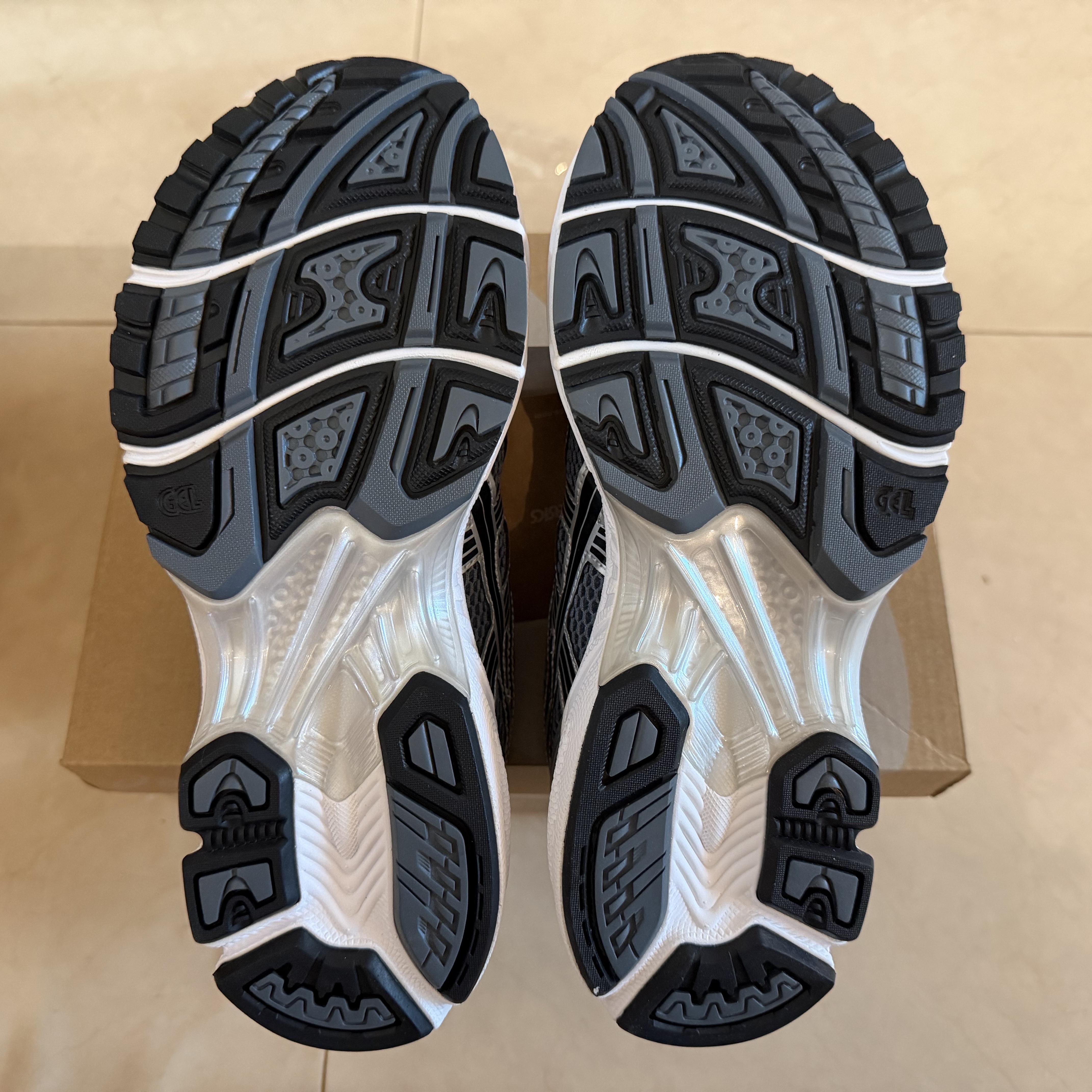 Asics Gel-Kayano 14 Metropolis Jasper Green 착용 스타일 - 3