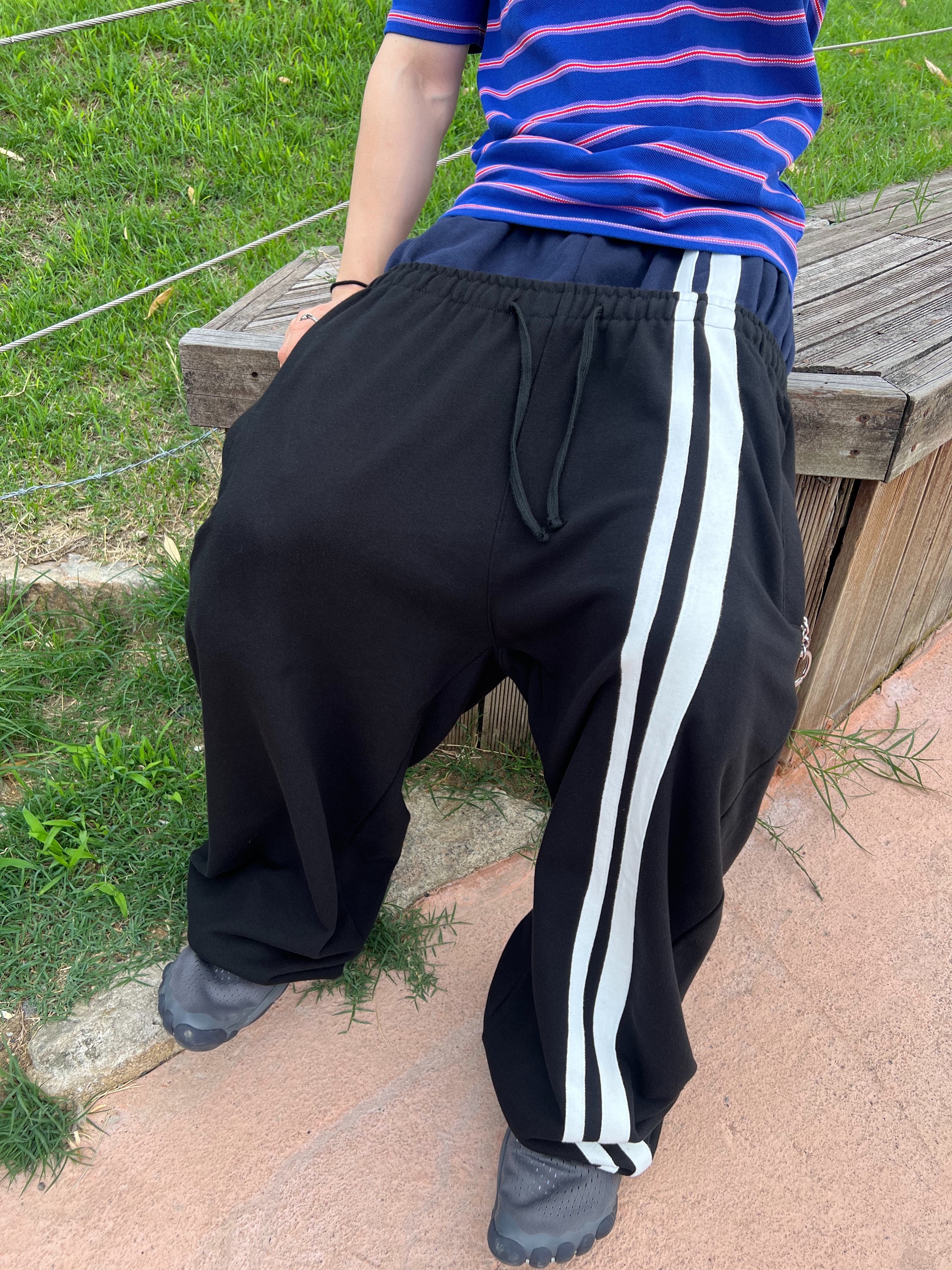 ROARINGRAD Double Waist Sweat Pants Black, Balenciaga Anatomic Runner Sneakers Grey 착용 스타일 - 7