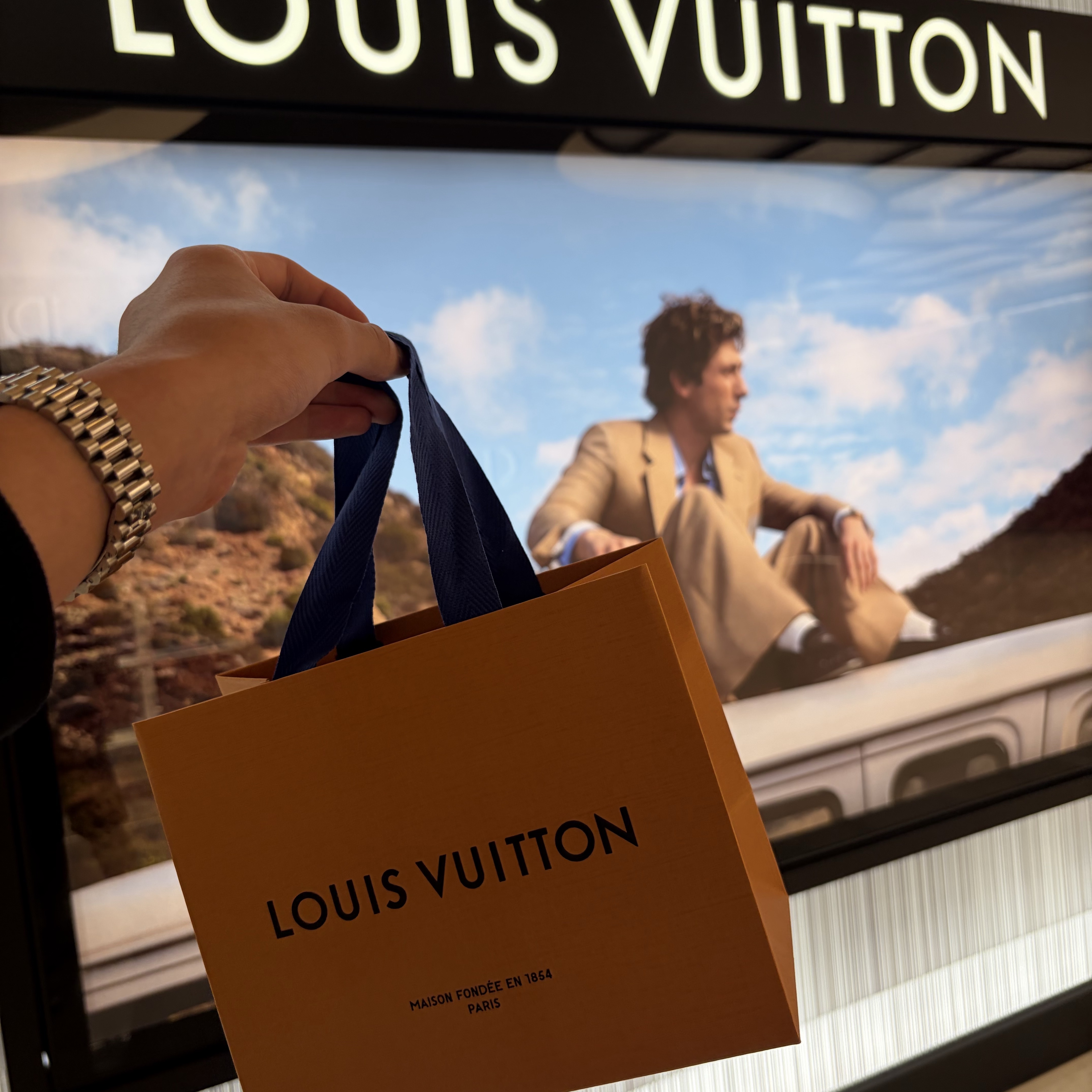 Louis Vuitton Envelope Business Card Holder Monogram 착용 스타일