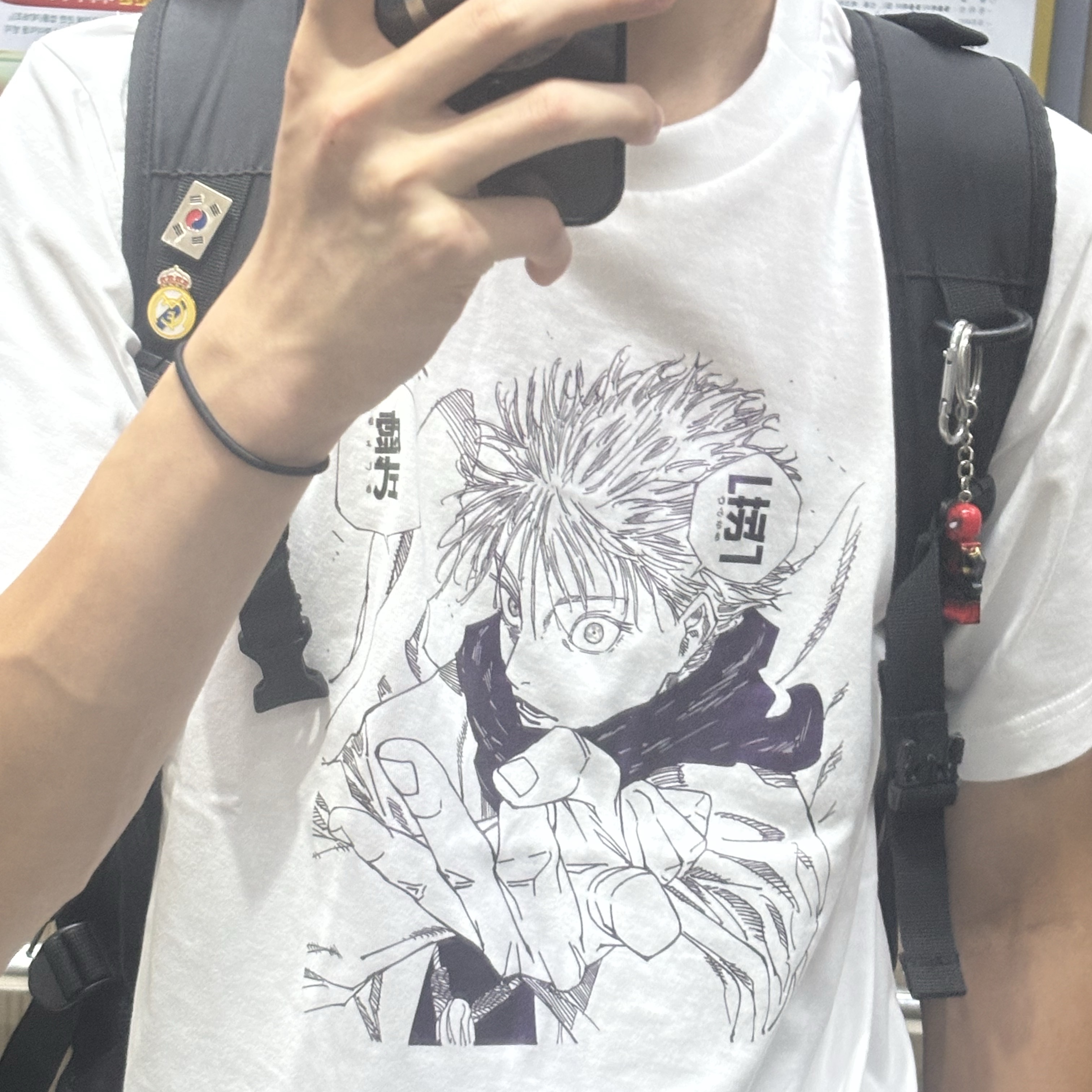 Uniqlo UT Shueisha 100th Anniversary Jujutsu Kaisen T-Shirt White, Nike Icon Air Max 90 Card Wallet Neutral Grey 착용 스타일