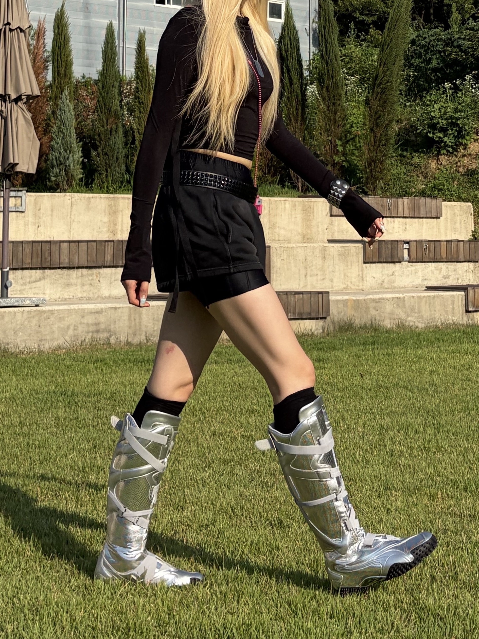 Ottolinger x Puma Women Mostro Boot MU Team Silver, Sculptor Cross Stud Strap Wallet Pink 착용 스타일 - 3