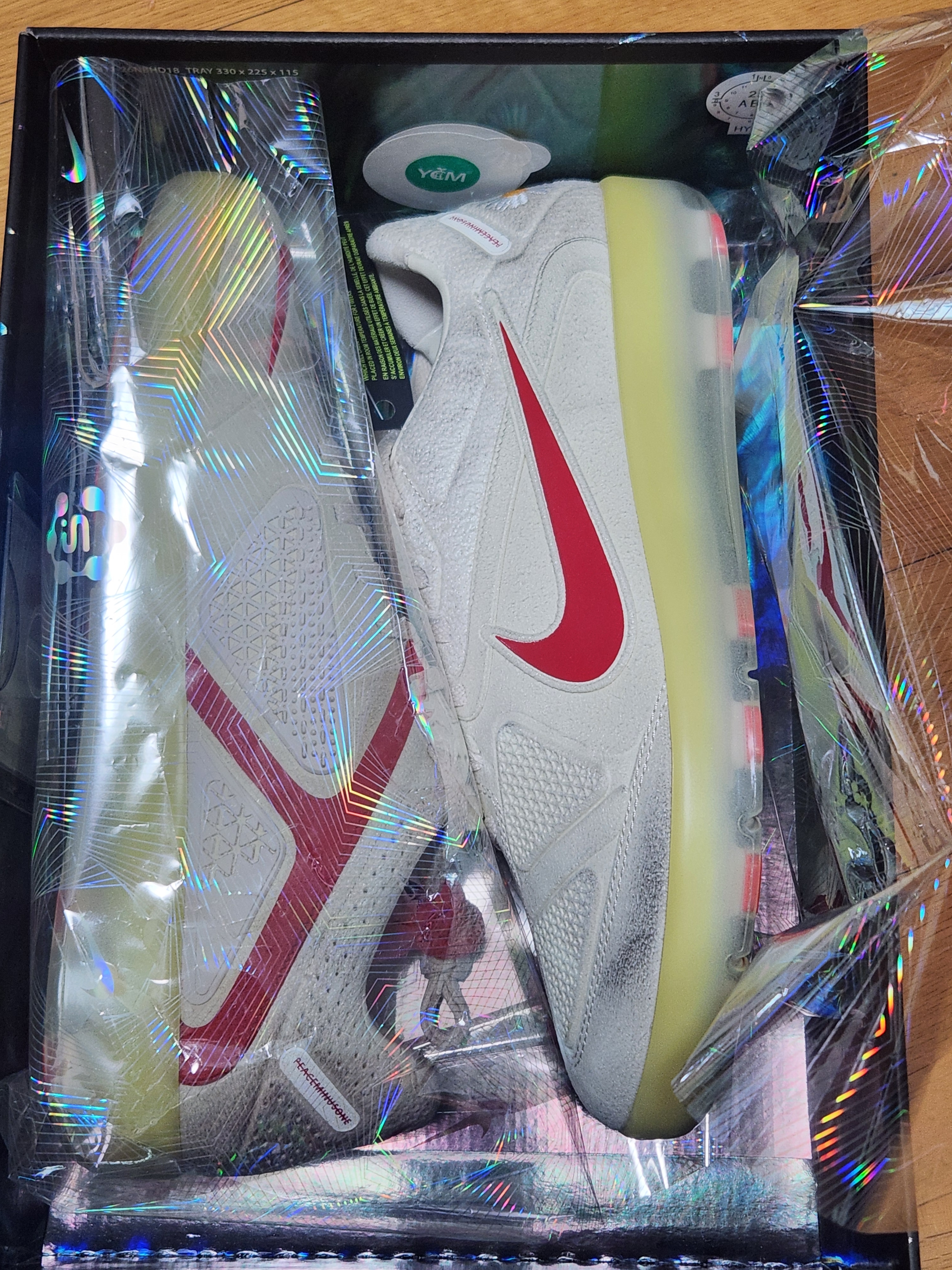 Nike x Peaceminusone Cryoshot CTR360 Natural and University Red 착용 스타일