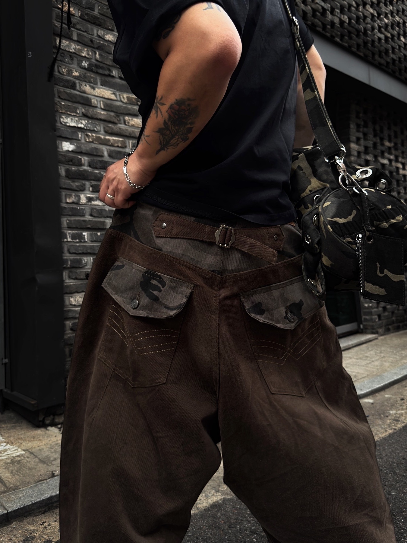 Force Sensitive FST Eyelet Studded Long Belt, Force Sensitive Fs Logo Shoulder Washing T-Shirt Black 착용 스타일 - 3