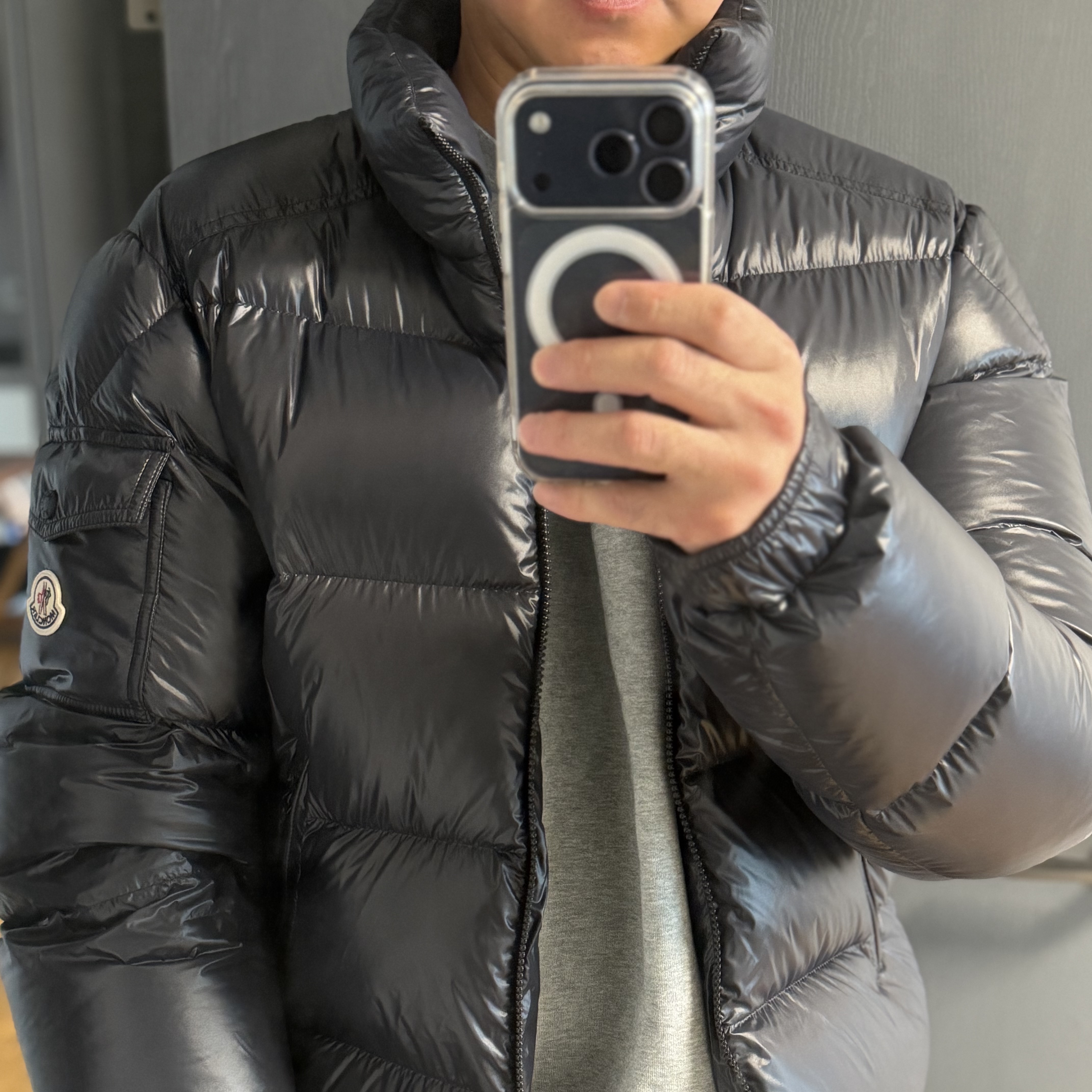 Moncler Levitha Short Down Jacket Black - 25FW 착용 스타일 - 3