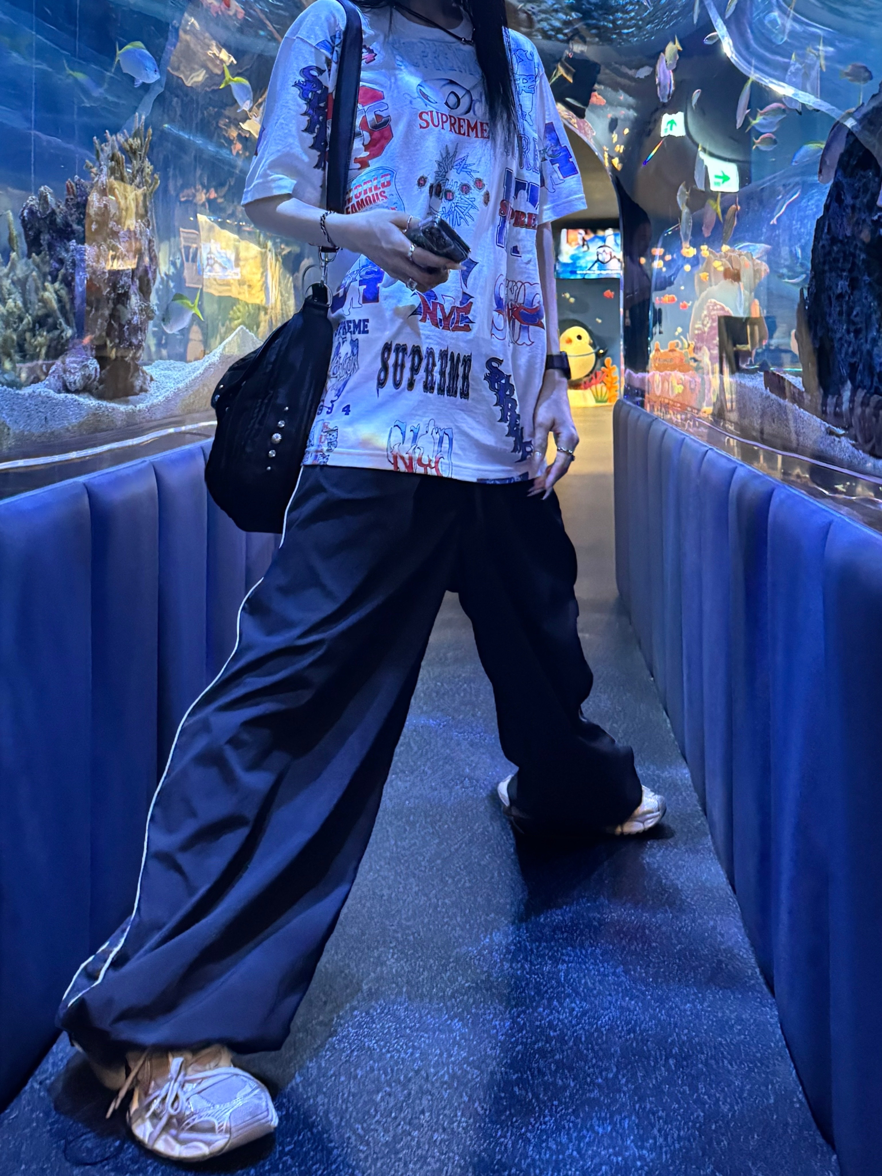 Supreme Flash T-Shirt White - 26SS, Undermycar Mu.126 Original Logo Piping Line Nylon Pants Black 착용 스타일 - 3