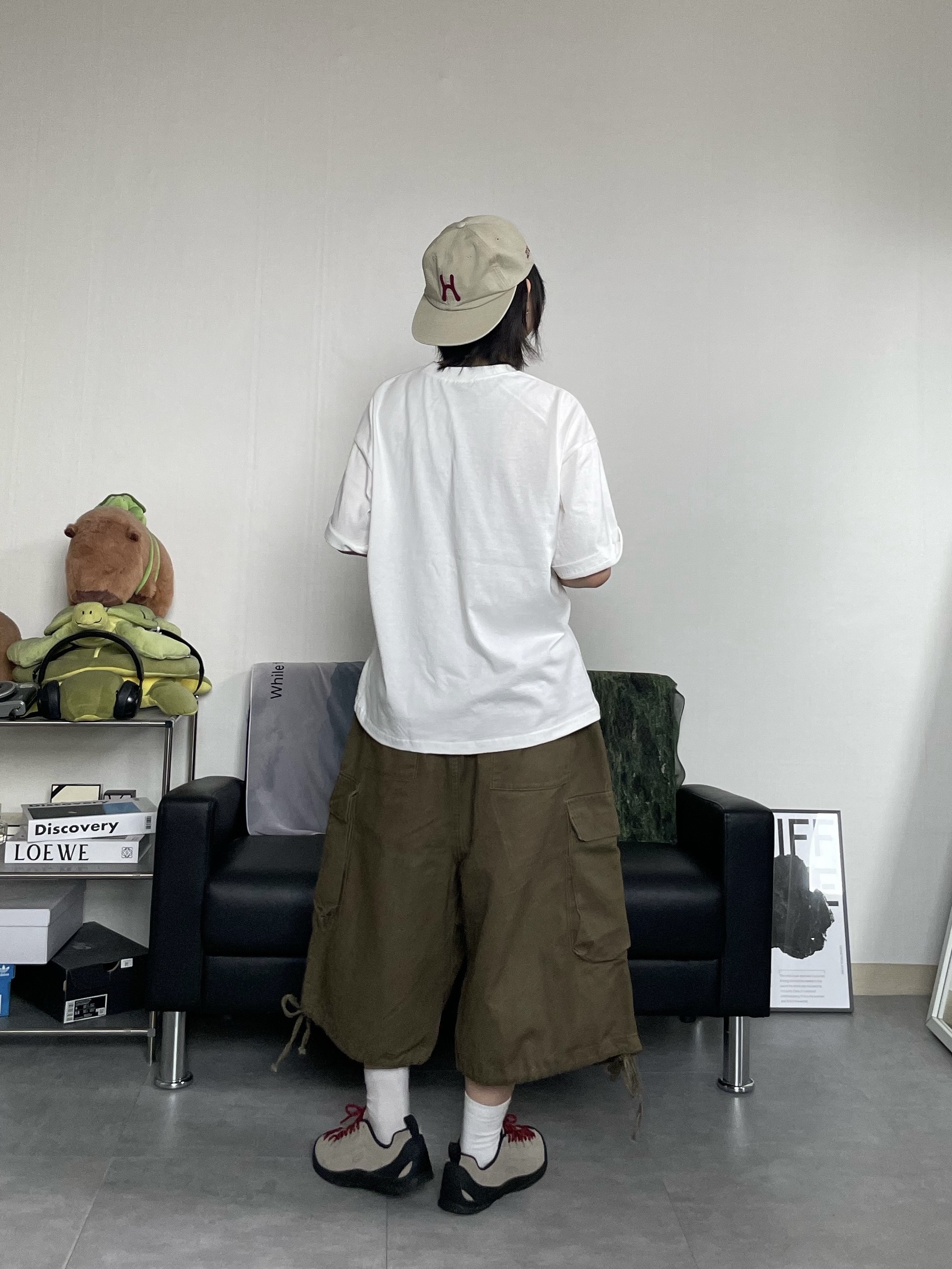 Hello Sunrise H Logo Cotton Relaxed Fit 6Panel Cap Beige, (W) Keen Jasper Suede Sneakers Silver Mink 착용 스타일 - 5