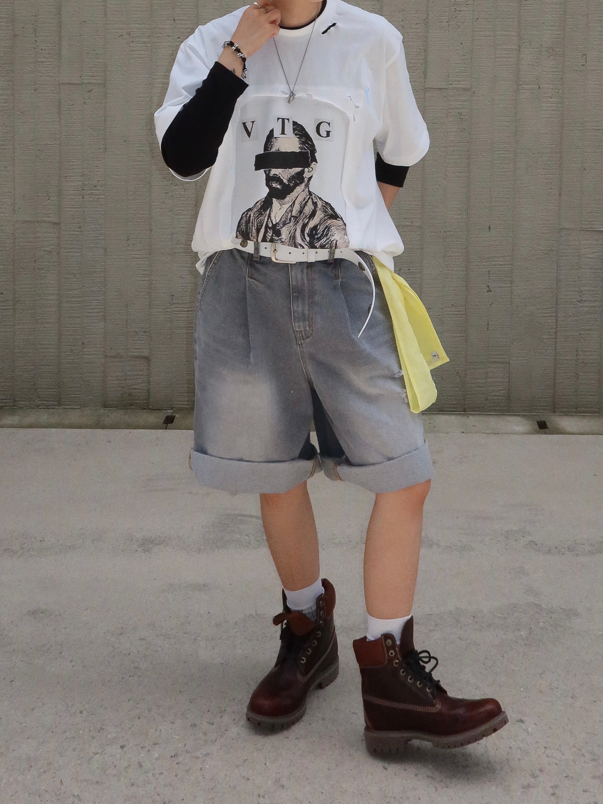 Hono Report Vintage Denim Bermuda Pants Light Gray, Hono Report Bottle Necklace 착용 스타일 - 3