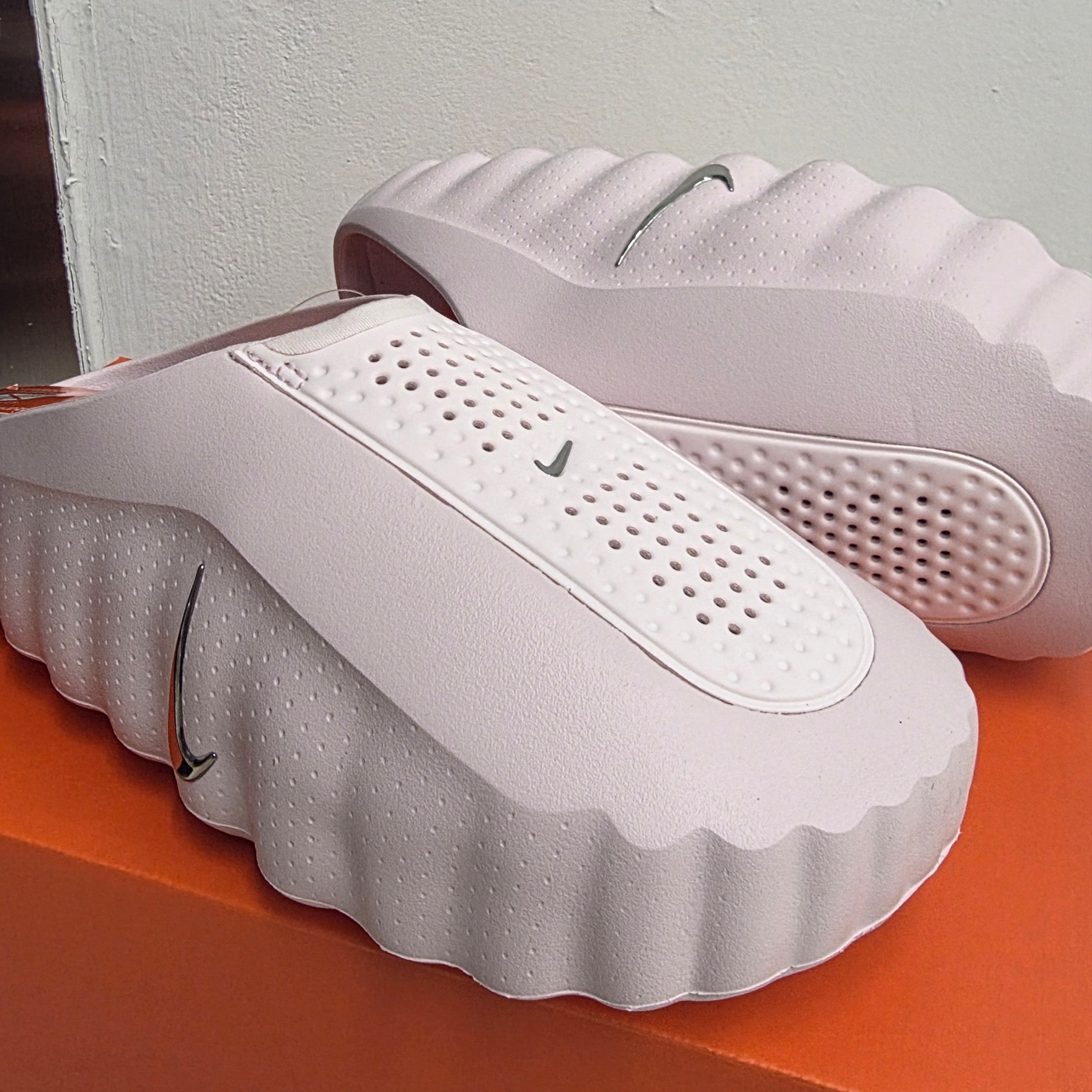 (W) Nike Mind 001 Pearl Pink Hyper Crimson 착용 스타일