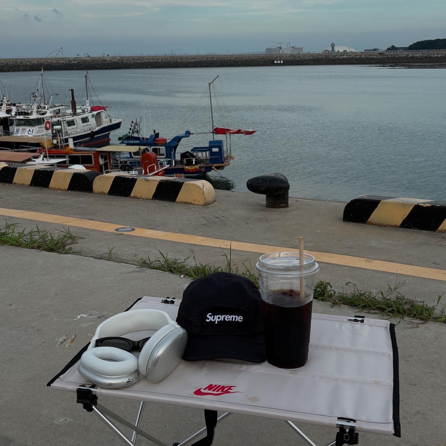 Nike Members Days Daily Check-In Gift Set Picnic Mat & Picnic Table & Table Mat (6700 Limited), Supreme Cordura Ripstop Camp Cap Black - 24FW 착용 스타일 - 1
