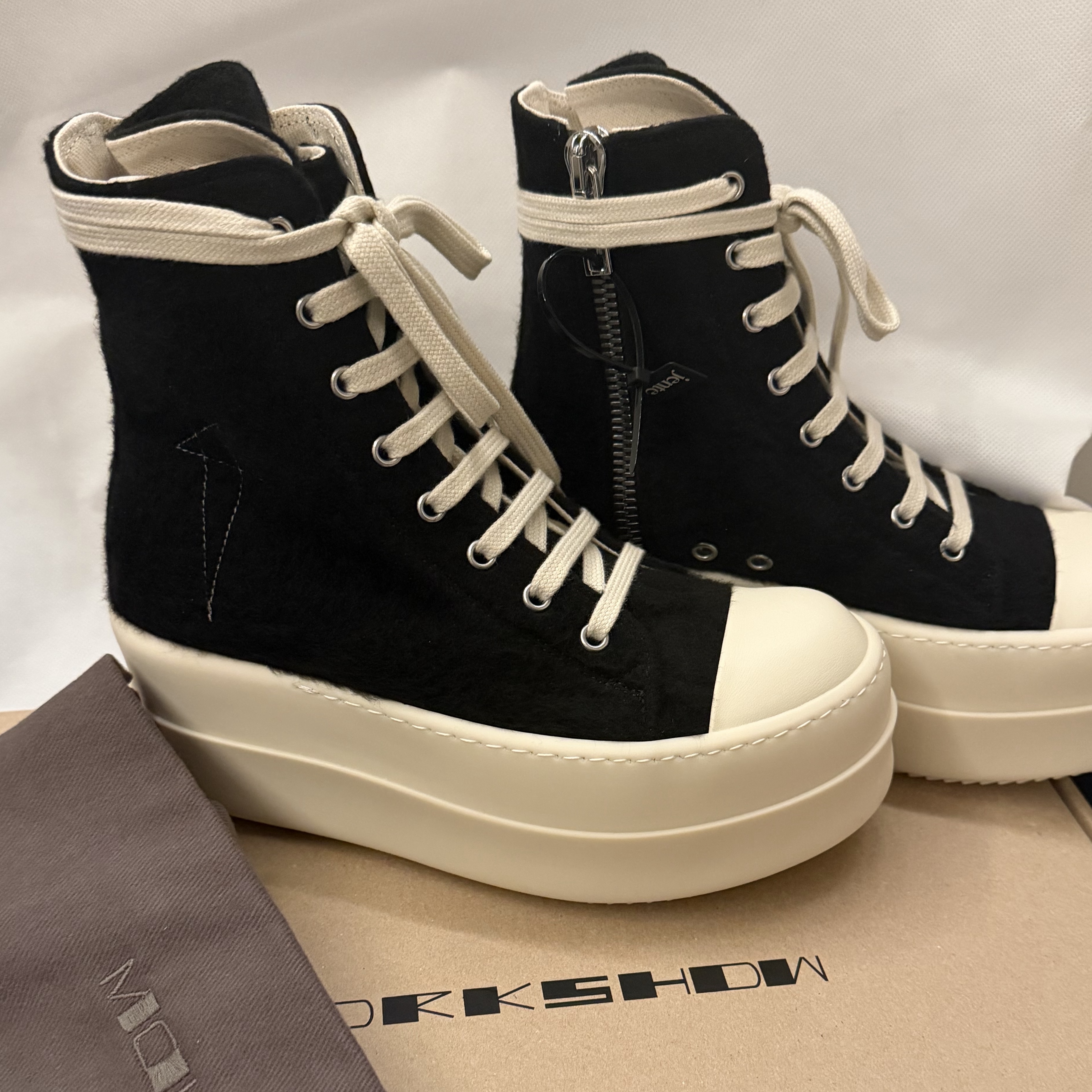 Rick Owens Drkshdw Concordians Double Bumper Sneakers in Brushed Cotton Black Pearl 착용 스타일 - 2