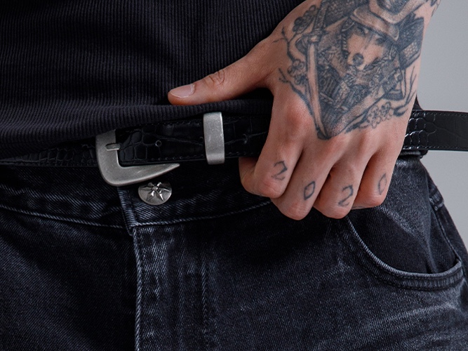 AX CONNECTION Double Buckle Snake Texture Belt Black, AX CONNECTION Crocodile Texture Belt 착용 스타일 - 2