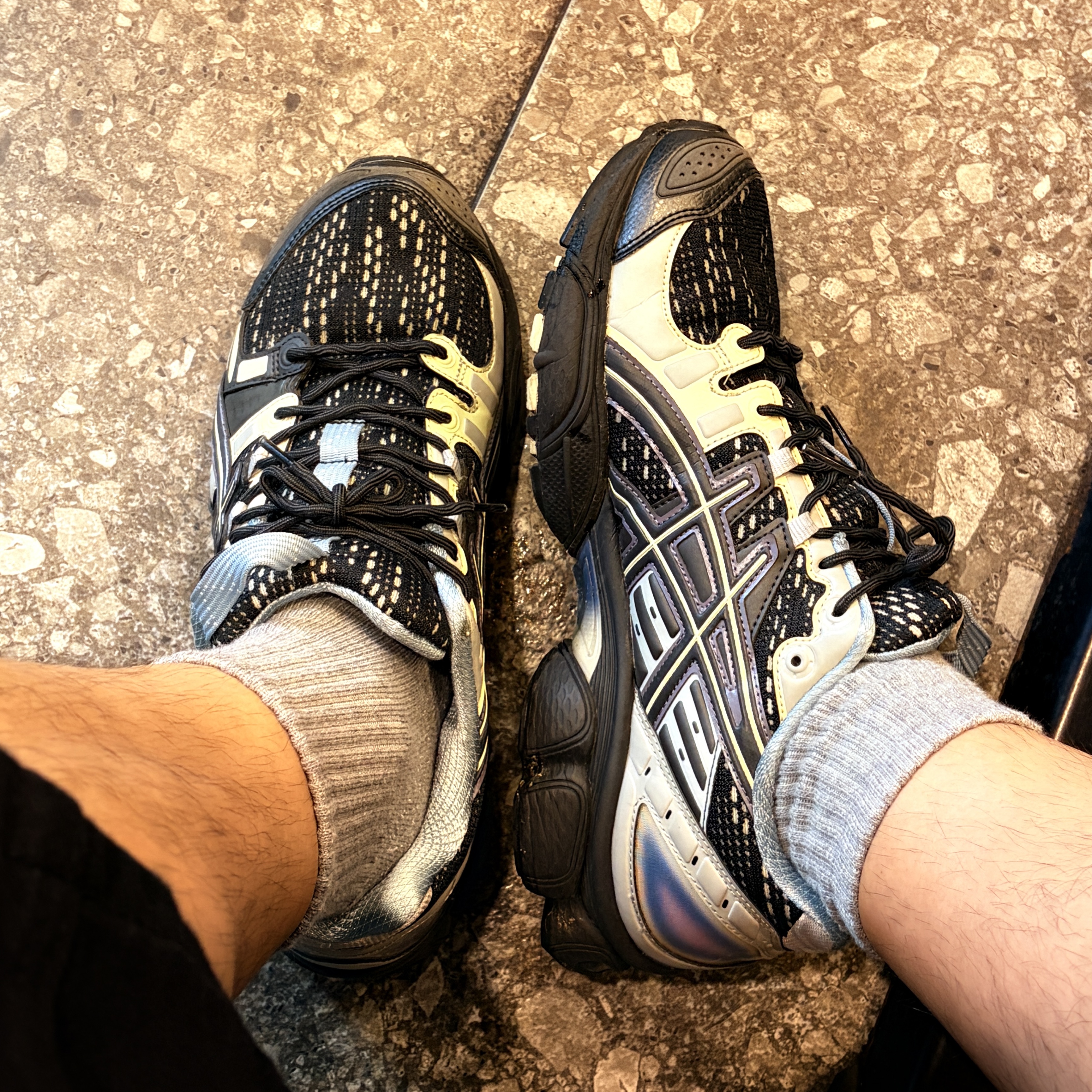 Asics UB5-S Gel-Nimbus 9 Black Gunmetal 착용 스타일