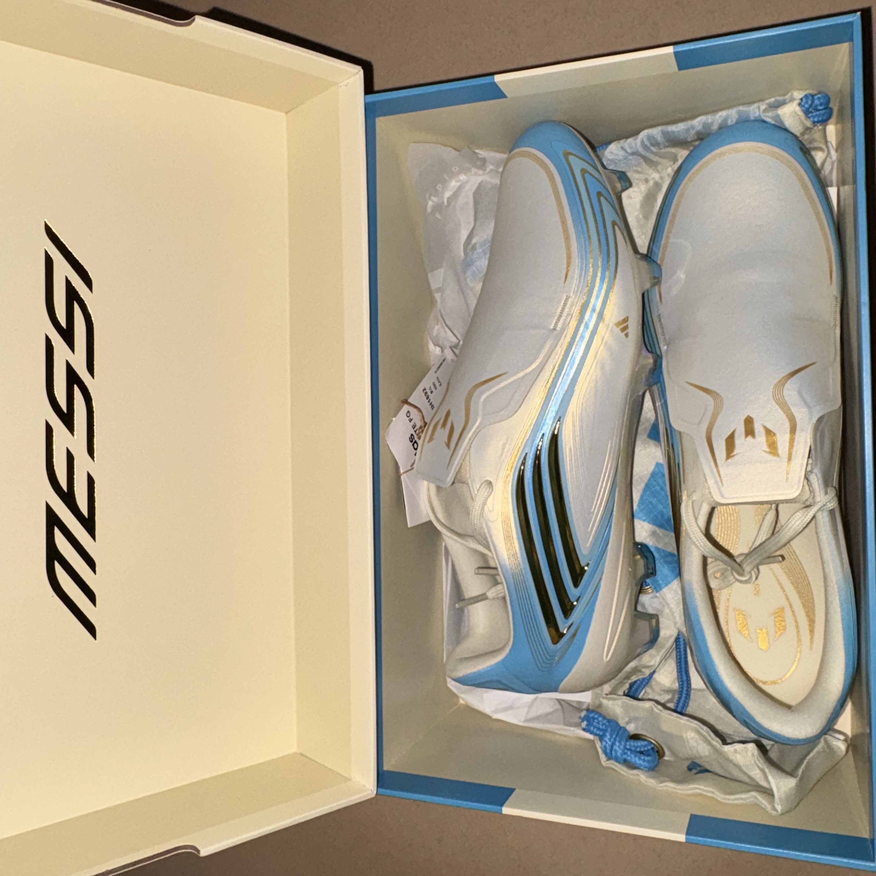 Adidas F50 Messi Elite Firm Ground Ivory Semi Blue Burst 착용 스타일