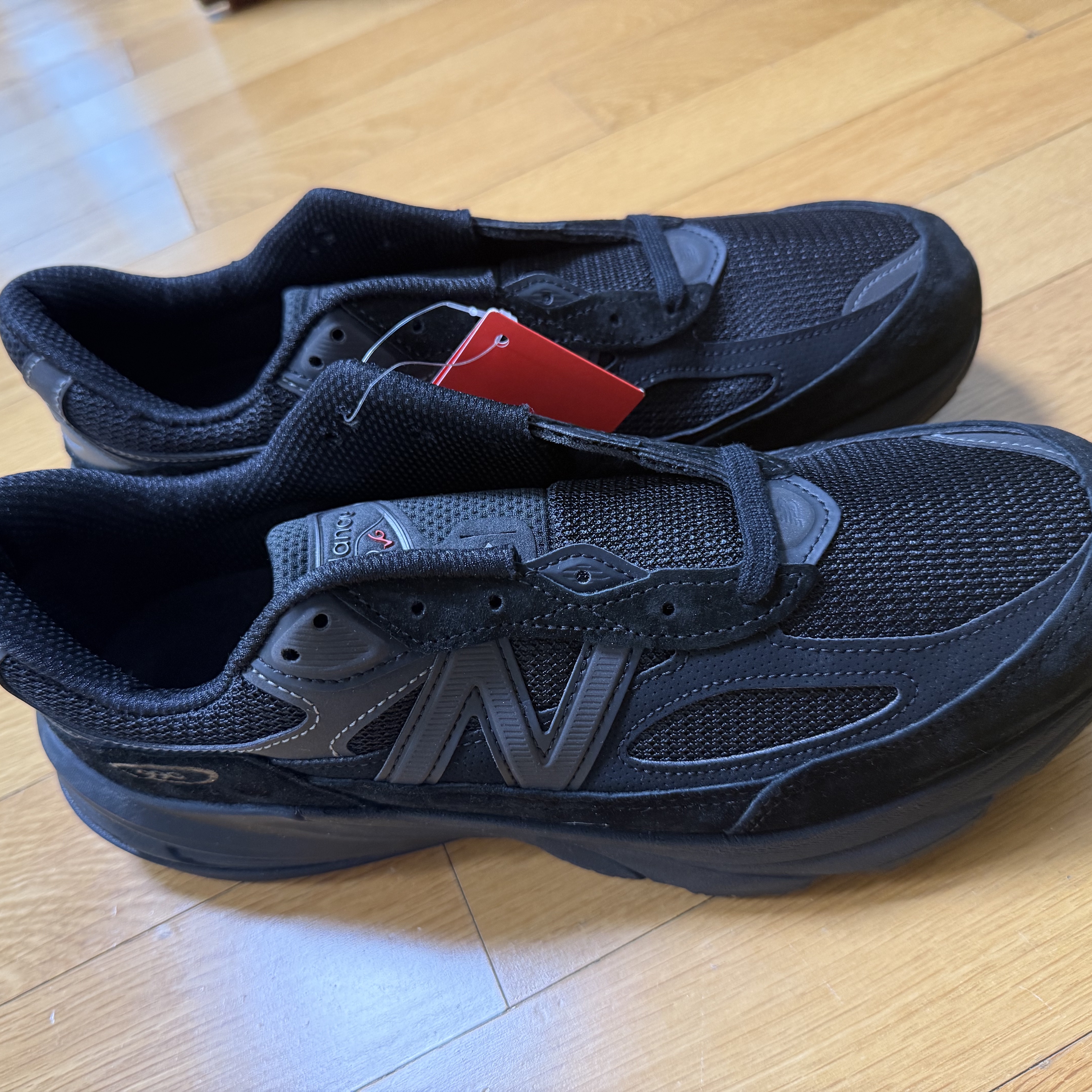 New Balance 990v6 Made in USA Triple Black - D Standard 착용 스타일