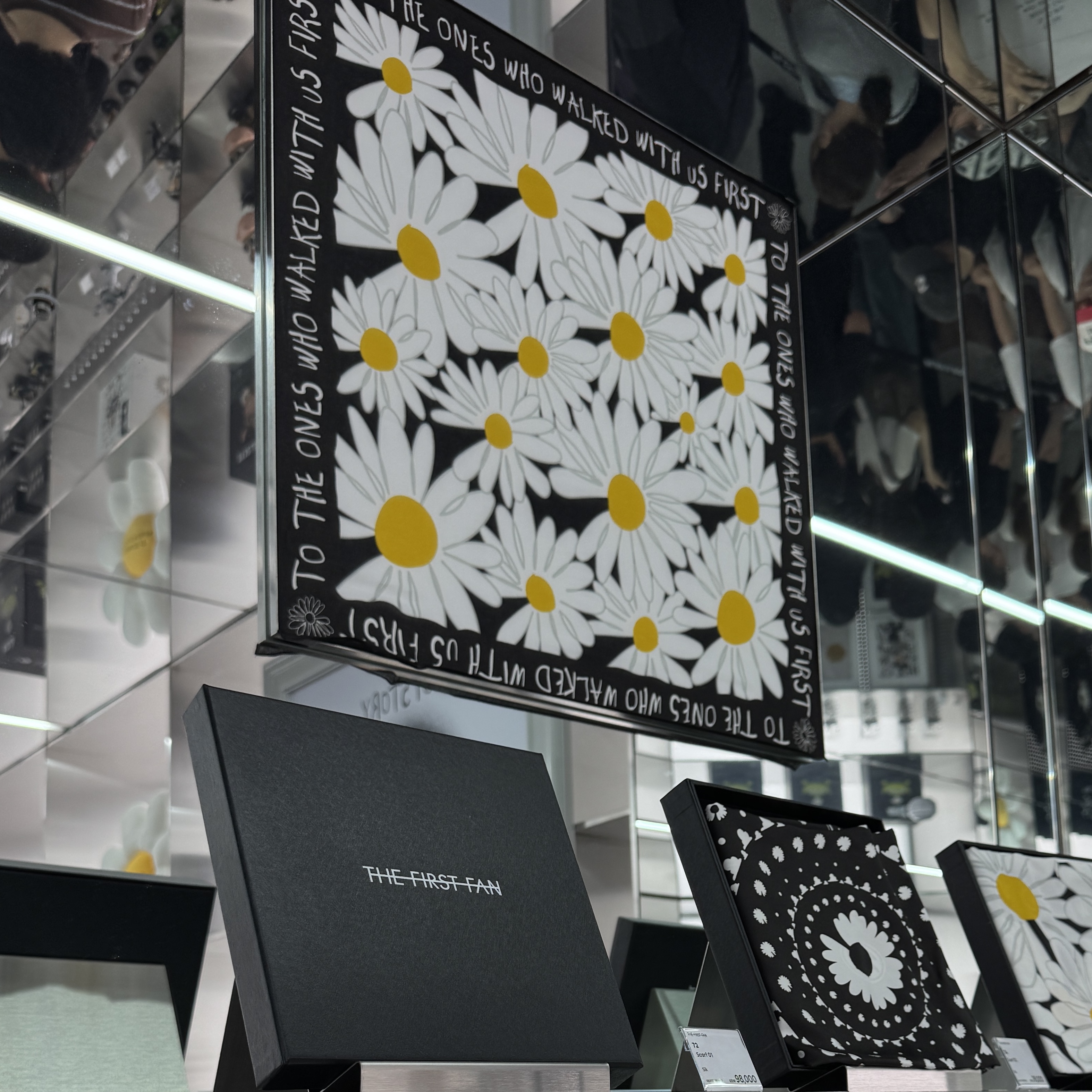 Peaceminusone x Toy Story The First Fan Cap 01 Dark Grey, Peaceminusone x Toy Story The First Fan Scarf 01 Silk 착용 스타일 - 2