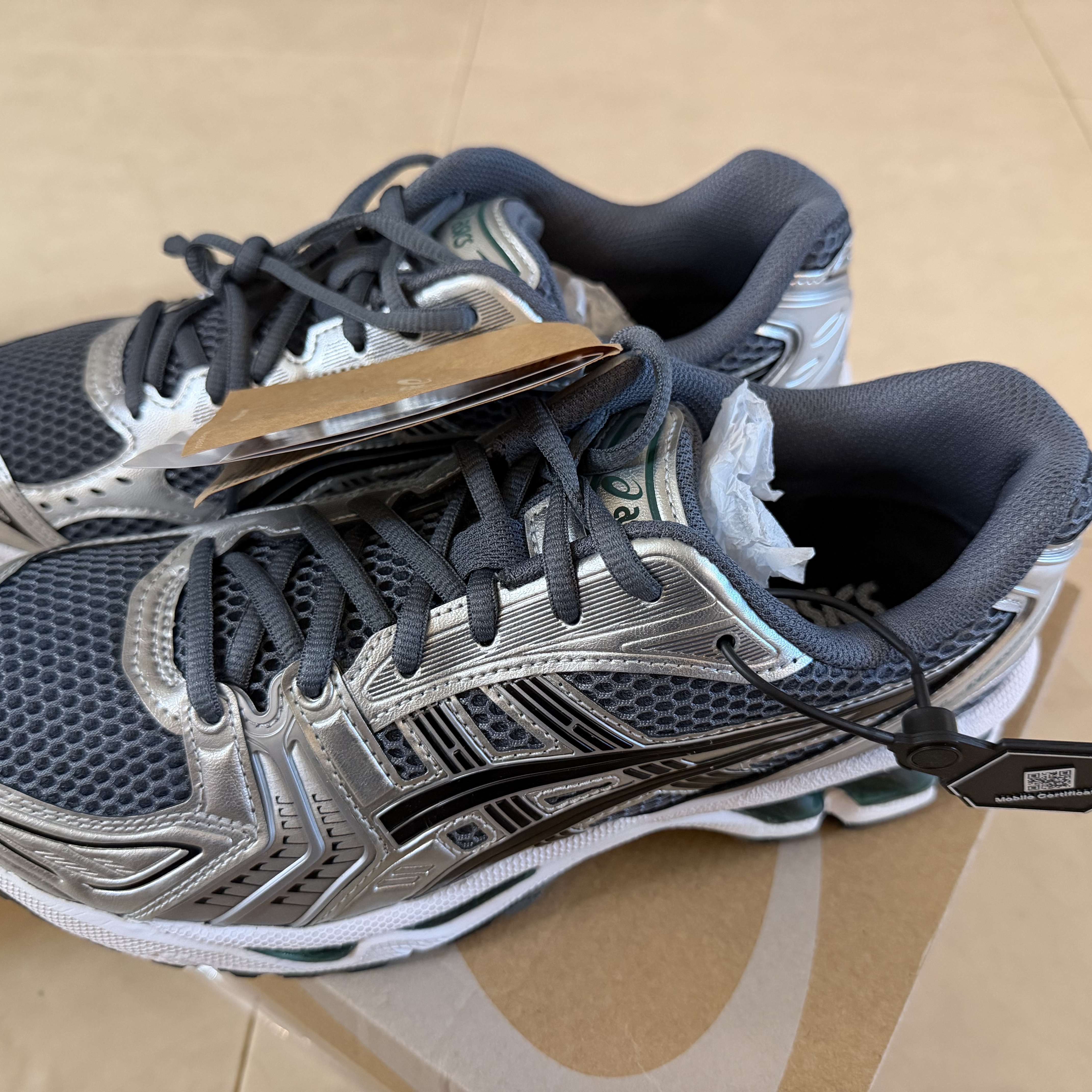 Asics Gel-Kayano 14 Metropolis Jasper Green 착용 스타일 - 2