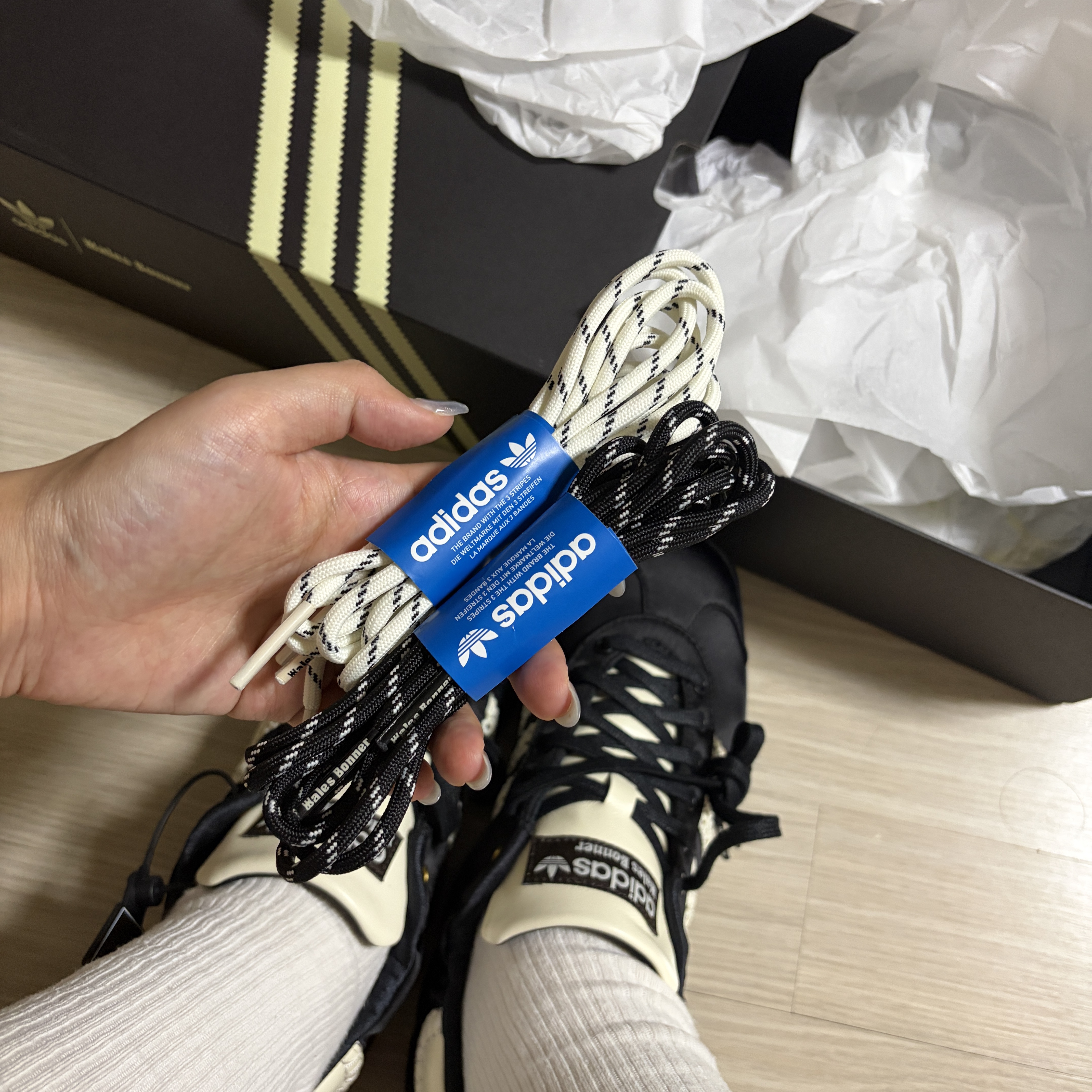 Adidas x Wales Bonner Karintha Satin Core Black Dark Brown 착용 스타일 - 3