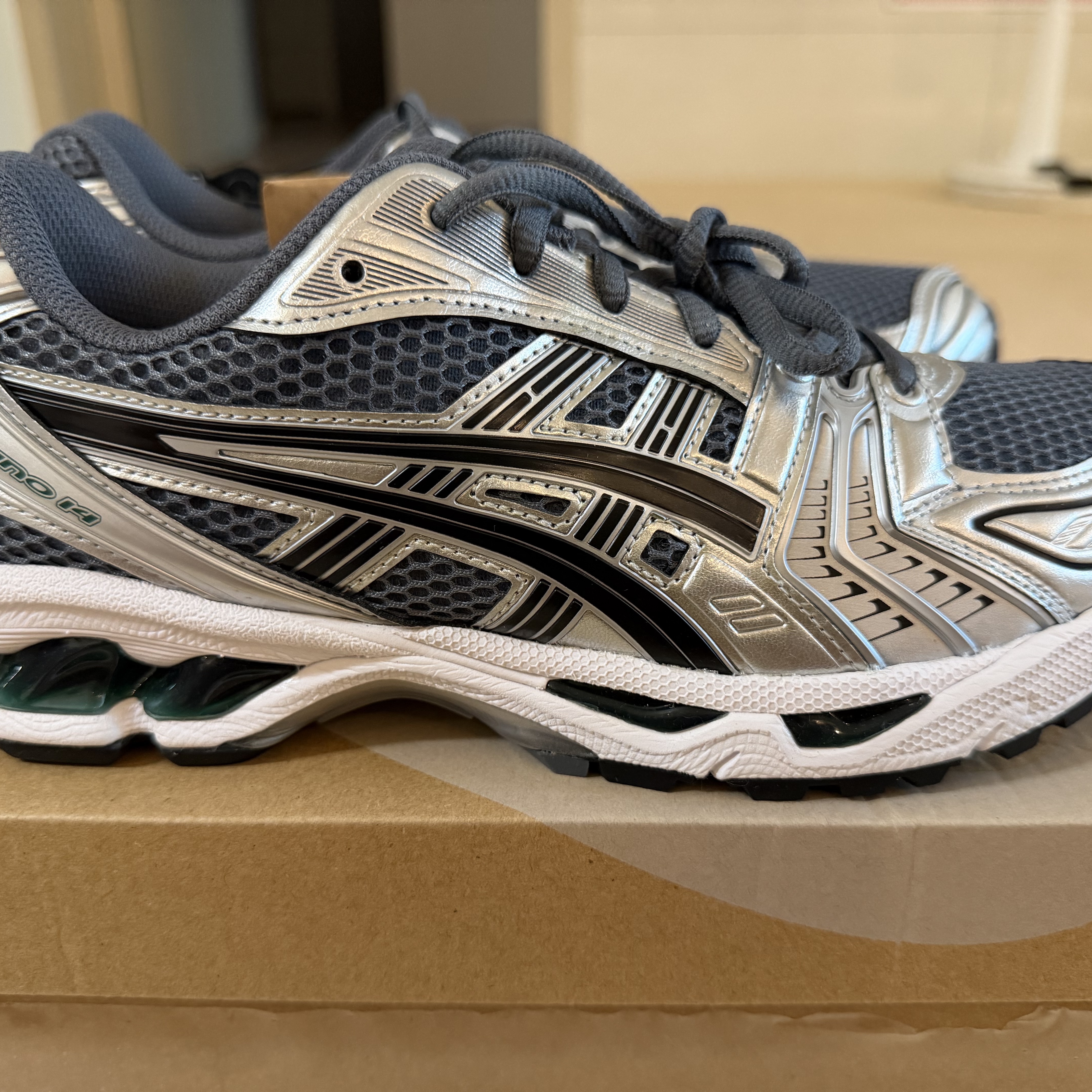 Asics Gel-Kayano 14 Metropolis Jasper Green 착용 스타일 - 5