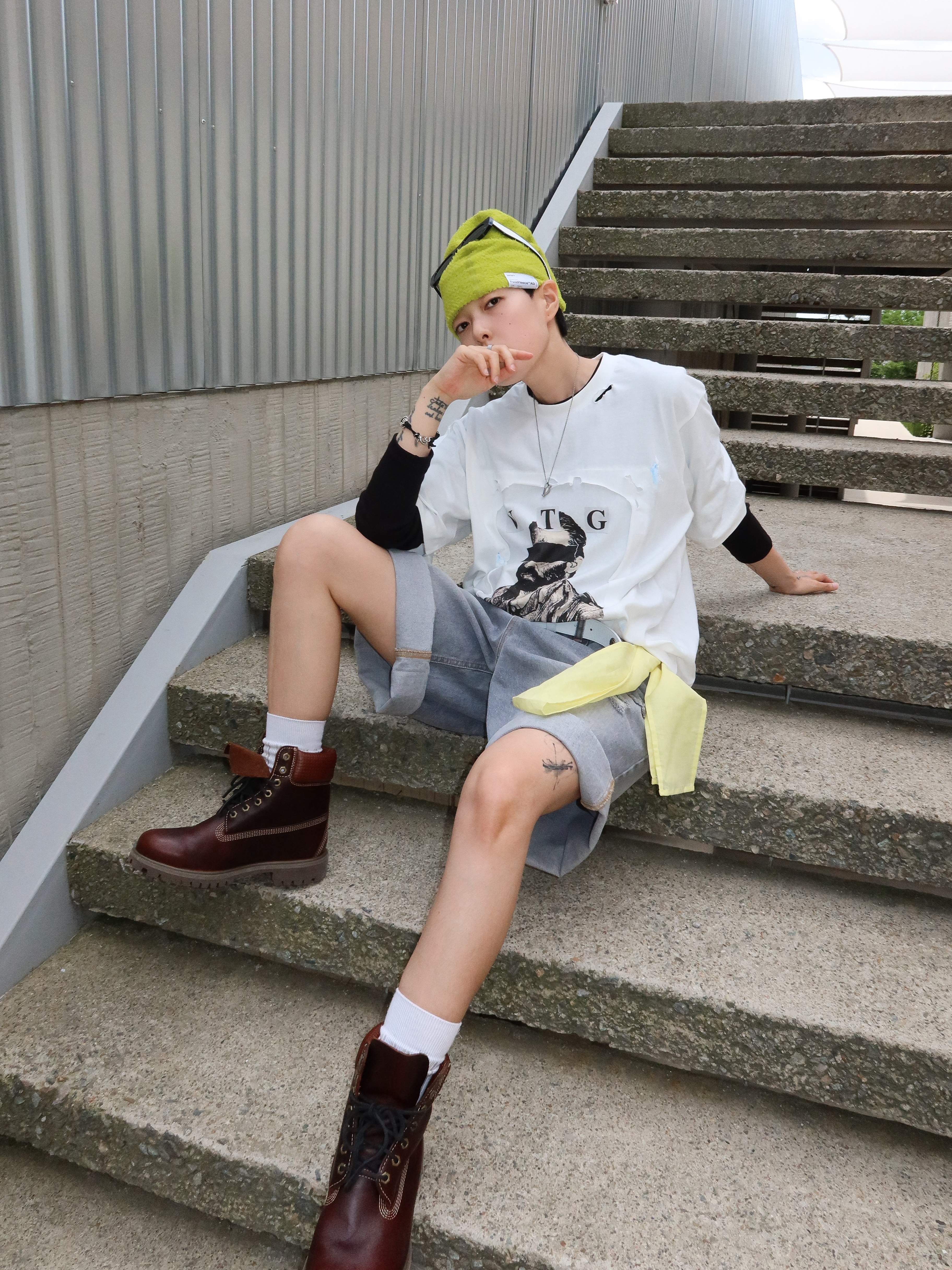 Hono Report Vintage Denim Bermuda Pants Light Gray, Hono Report Bottle Necklace 착용 스타일 - 7