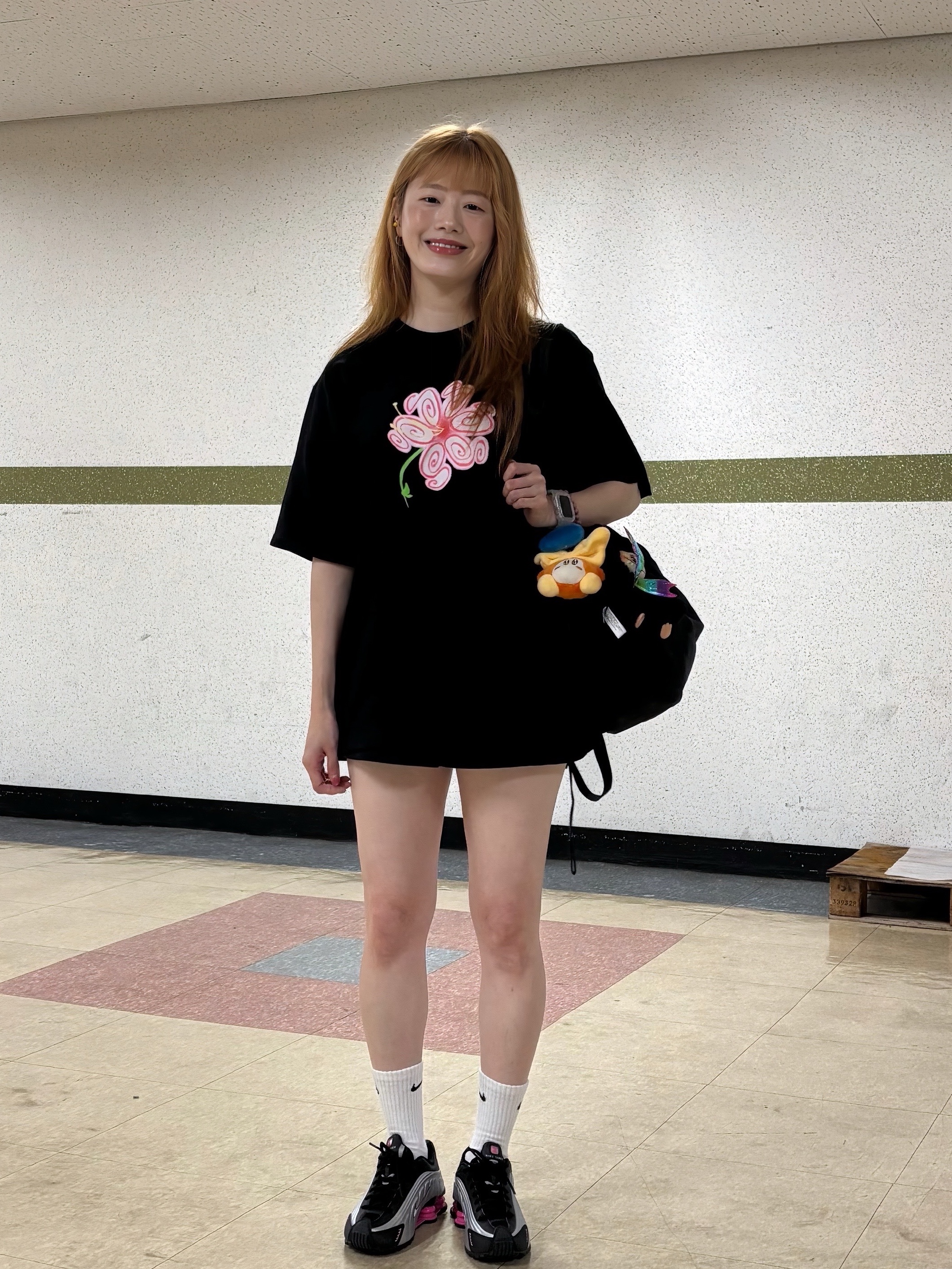 Stussy S Flower T-Shirt Black, (W) Nike Shox R4 Black Pinksicle 착용 스타일 - 7