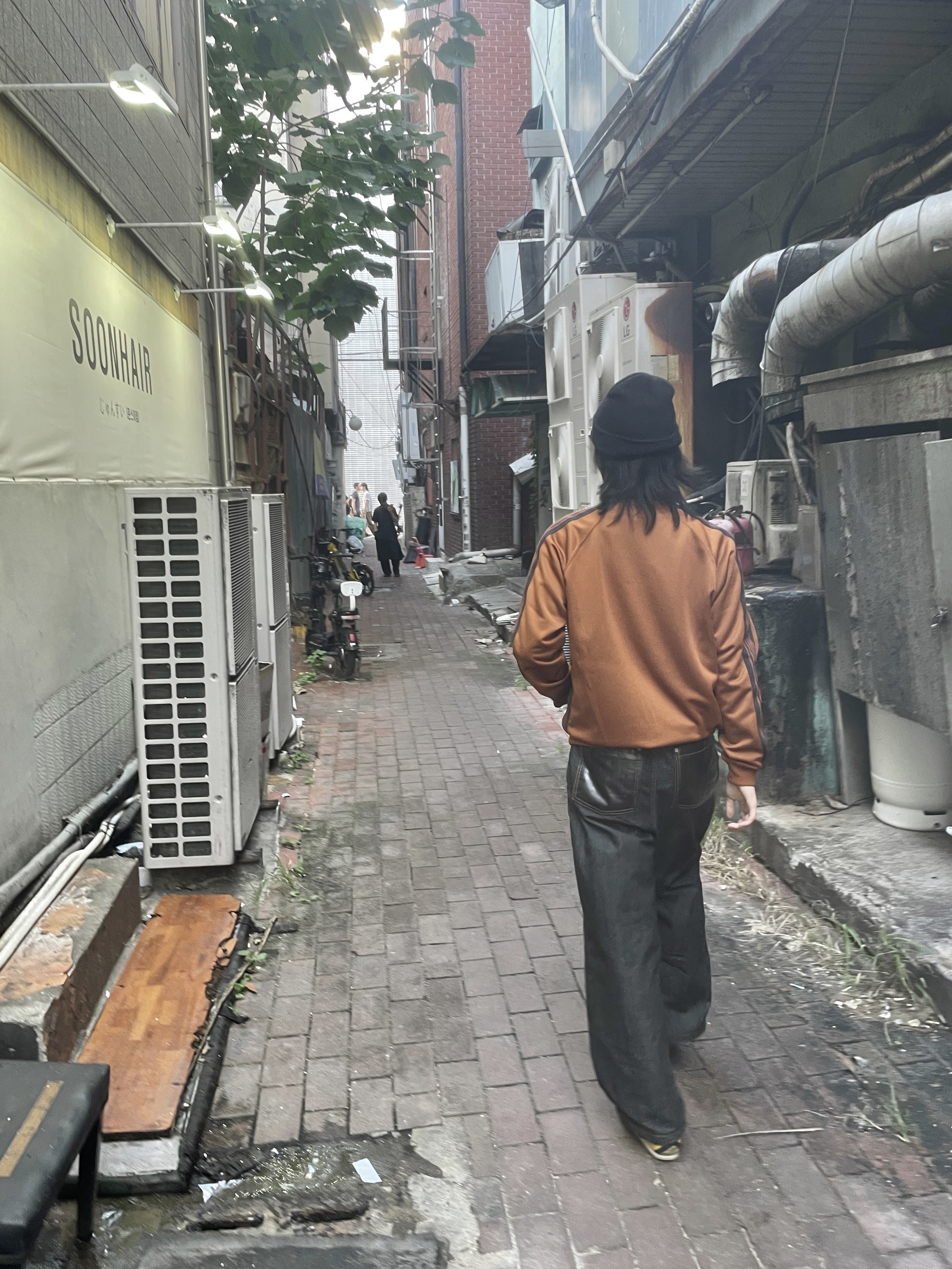 Needles Track Jacket Poly Smooth Rust 착용 스타일