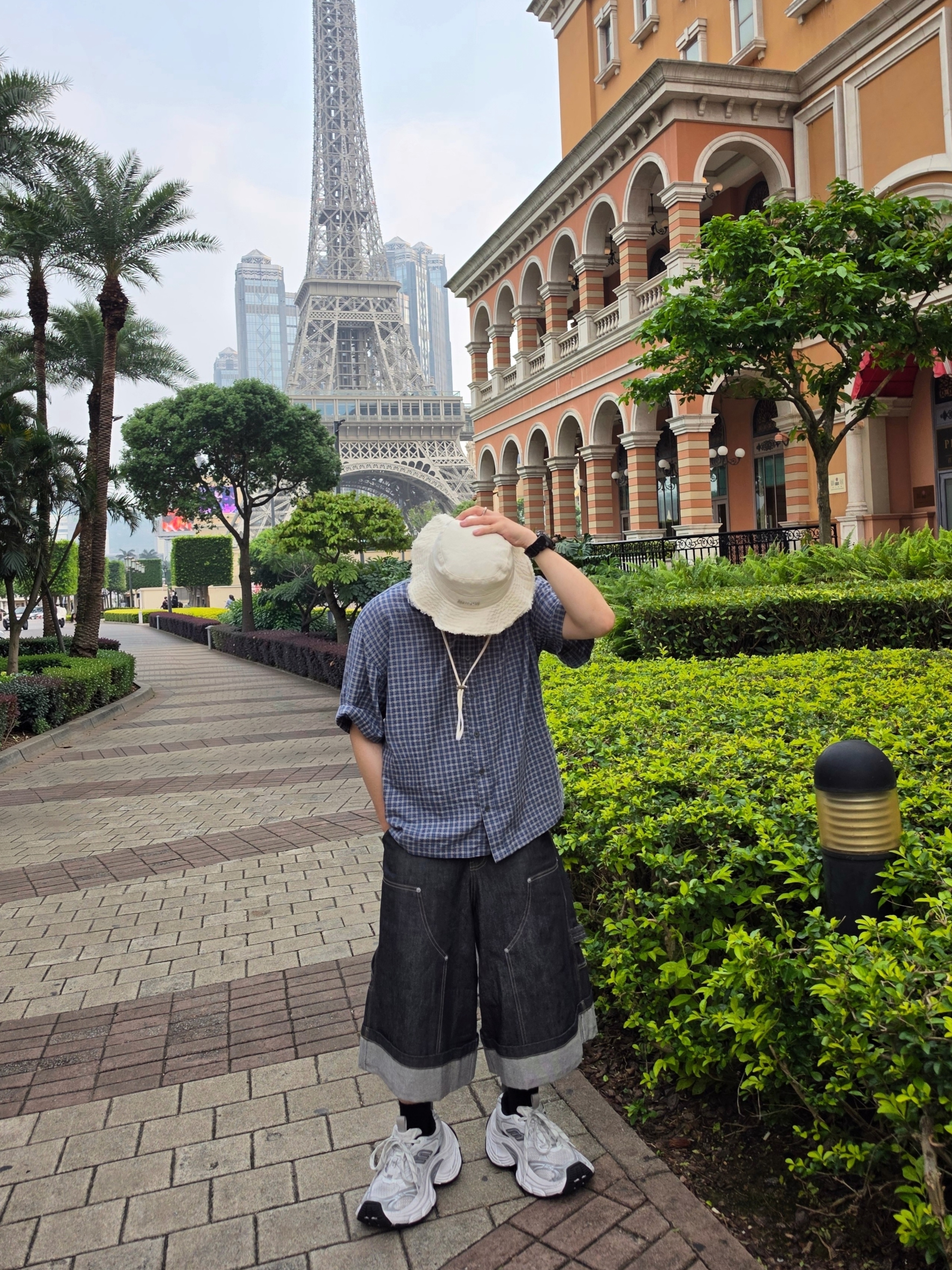 Jacquemus Le Bob Artichaut Bucket Hat Off White 착용 스타일